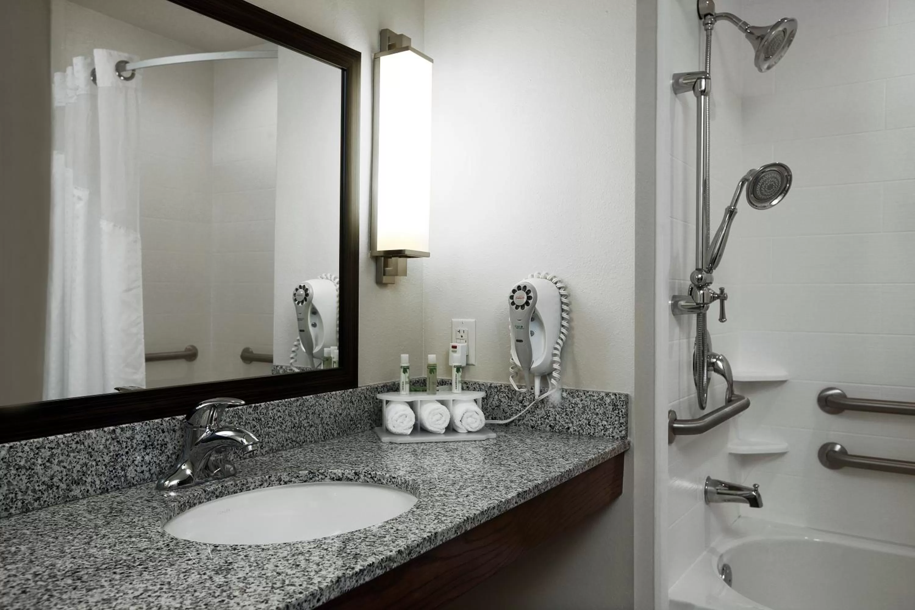 Queen Room - Disability Access with Bathtub - Non-Smoking in Holiday Inn Express & Suites Omaha South Ralston Arena, an IHG Hotel