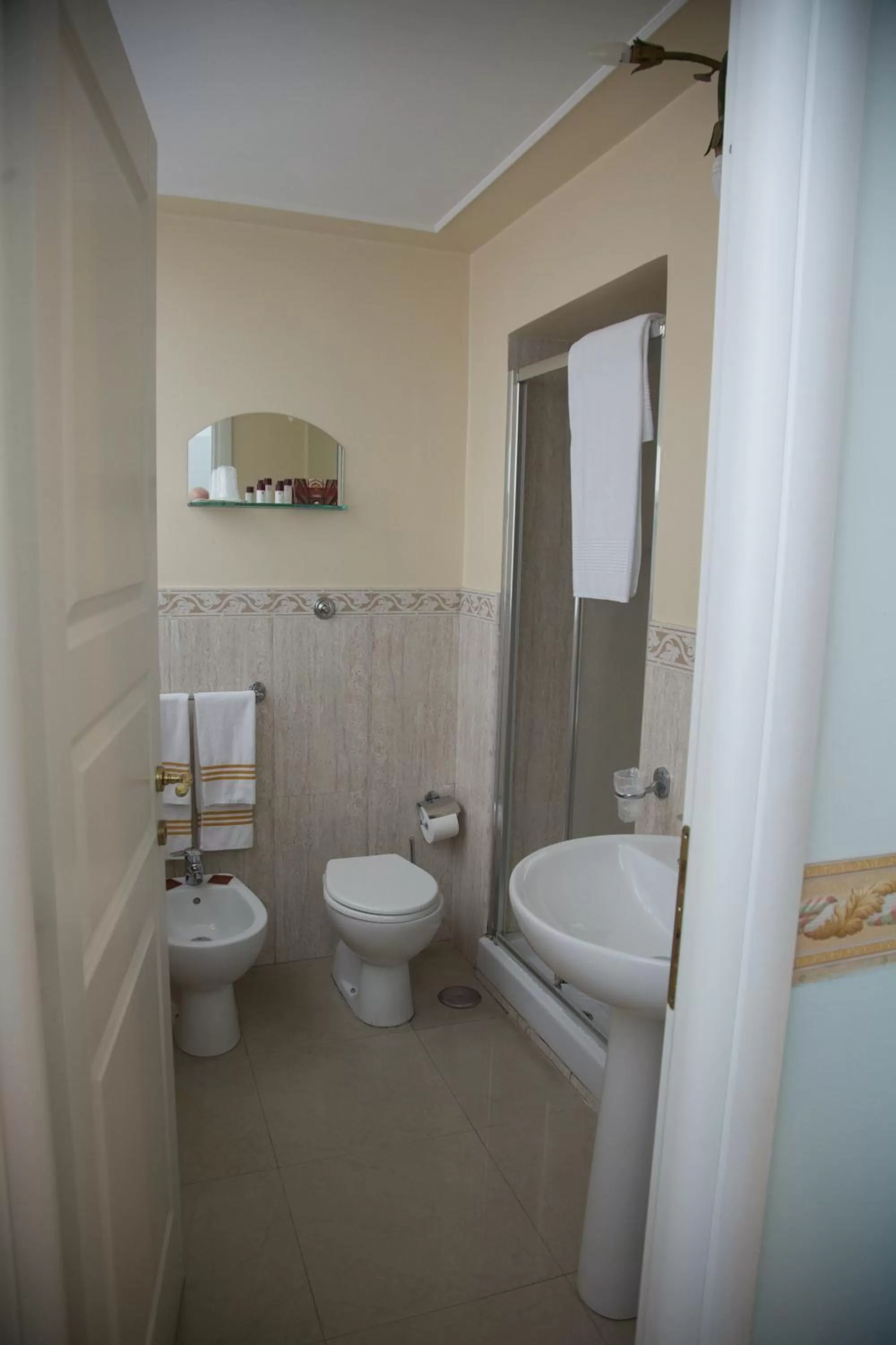 Shower in B&B Art Suite Santa Brigida