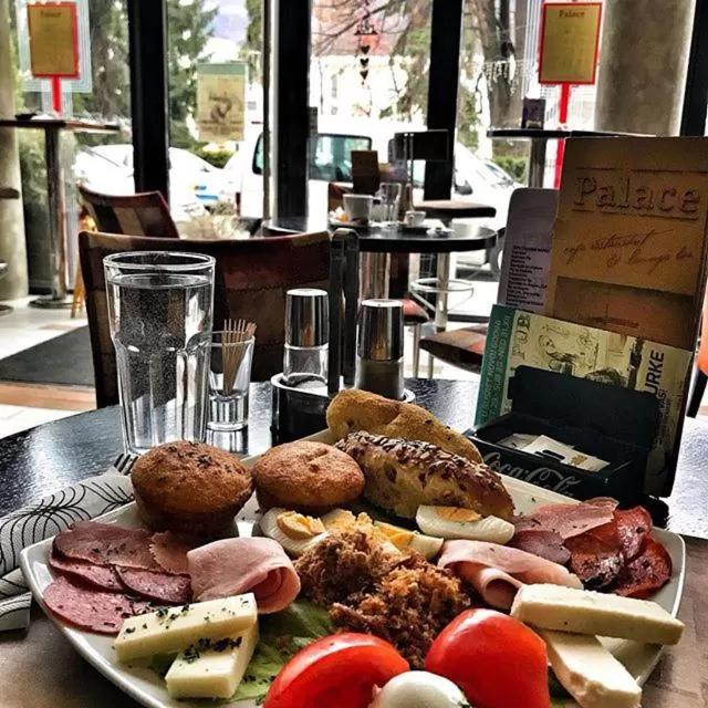 Breakfast in Konačište Grad B&B