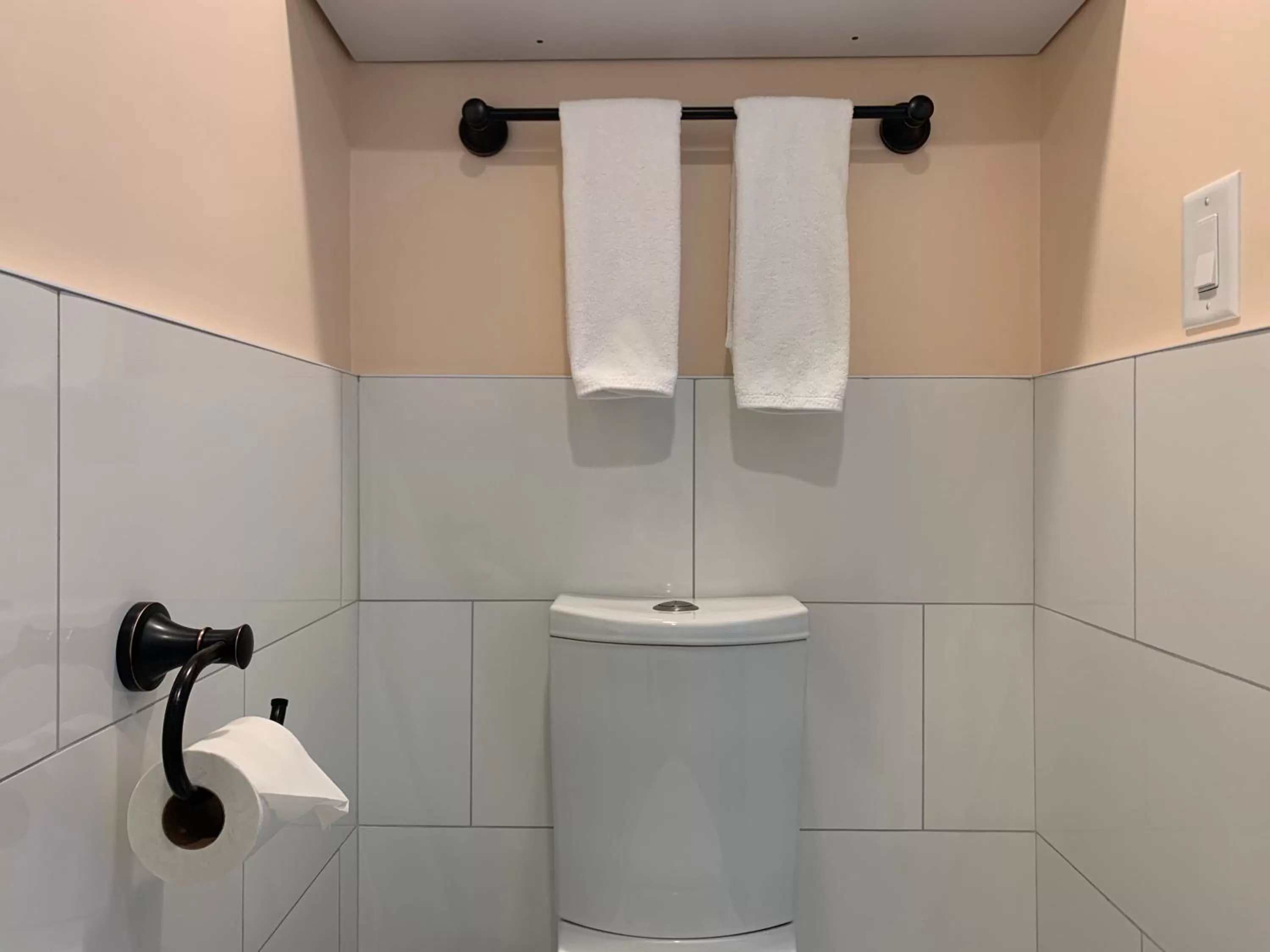 Toilet in The Cabot Lodge