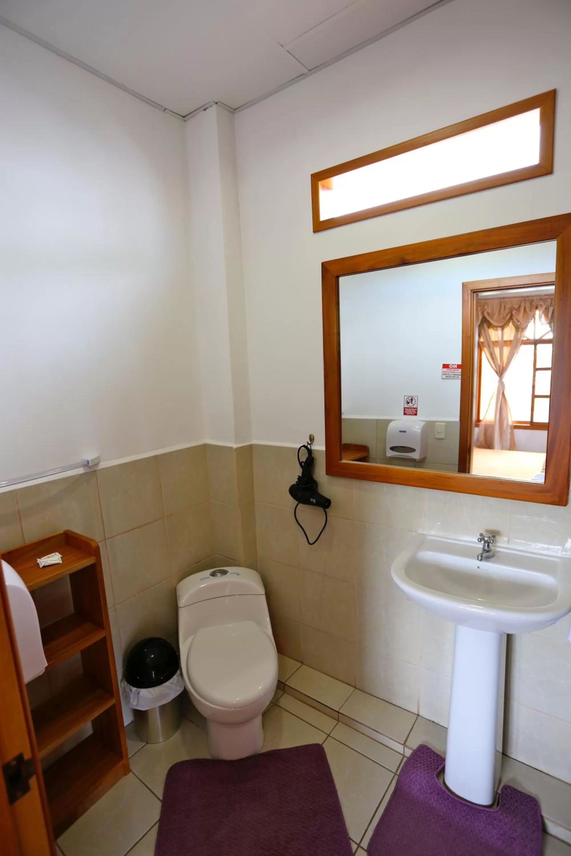 Bathroom in The Galapagos Pearl B&B