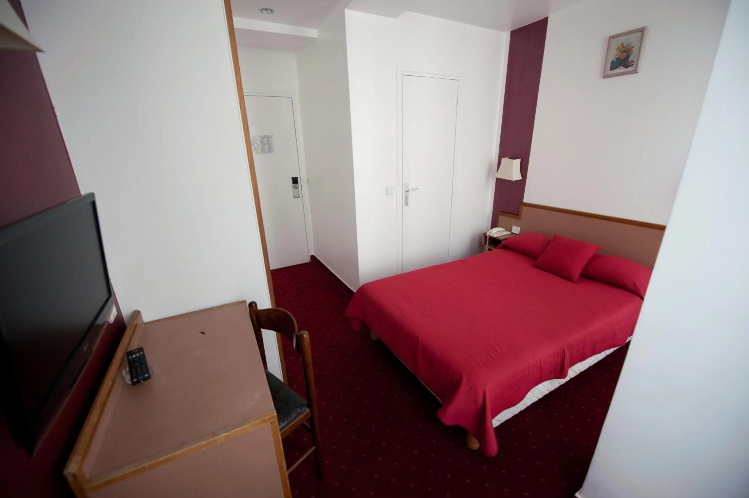 Photo of the whole room, Bed in Hotel Royal Bergère