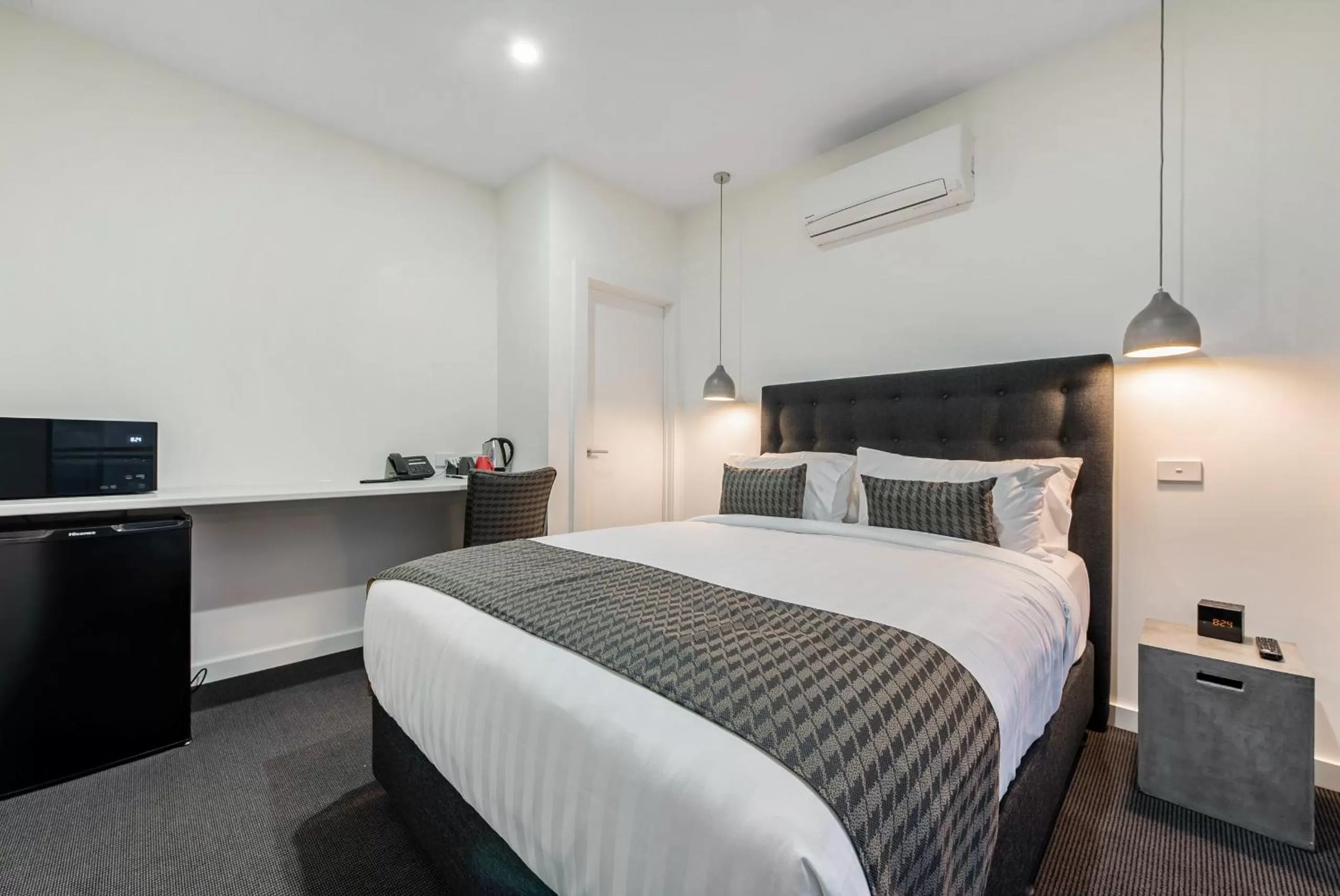 Bedroom, Bed in Melbourne Airport Motel