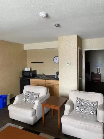 Living room, Bed in Days Inn & Suites by Wyndham Brandon