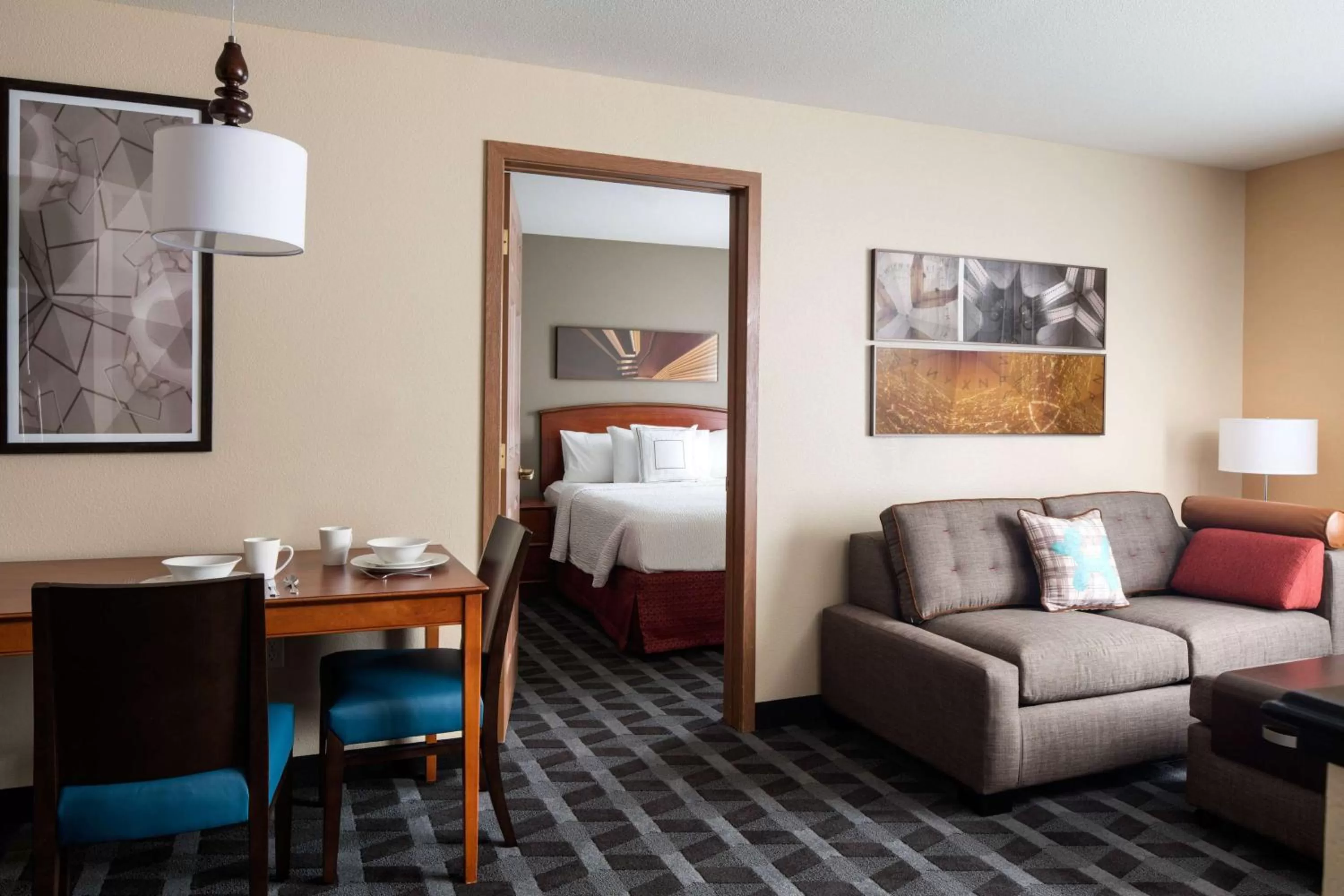 Photo of the whole room, Bed in Sonesta Simply Suites Seattle Renton
