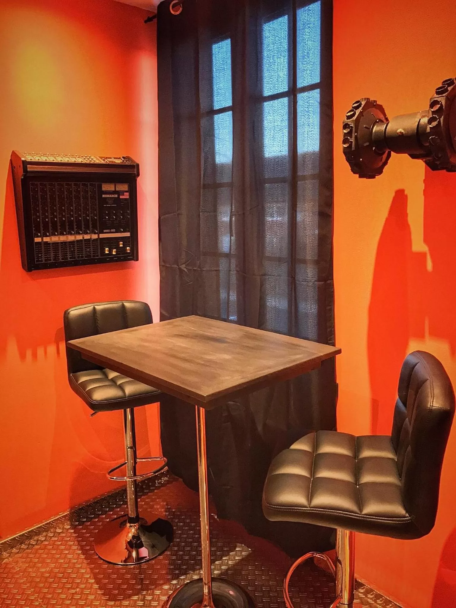 Photo of the whole room in Road Stop Wuppertal