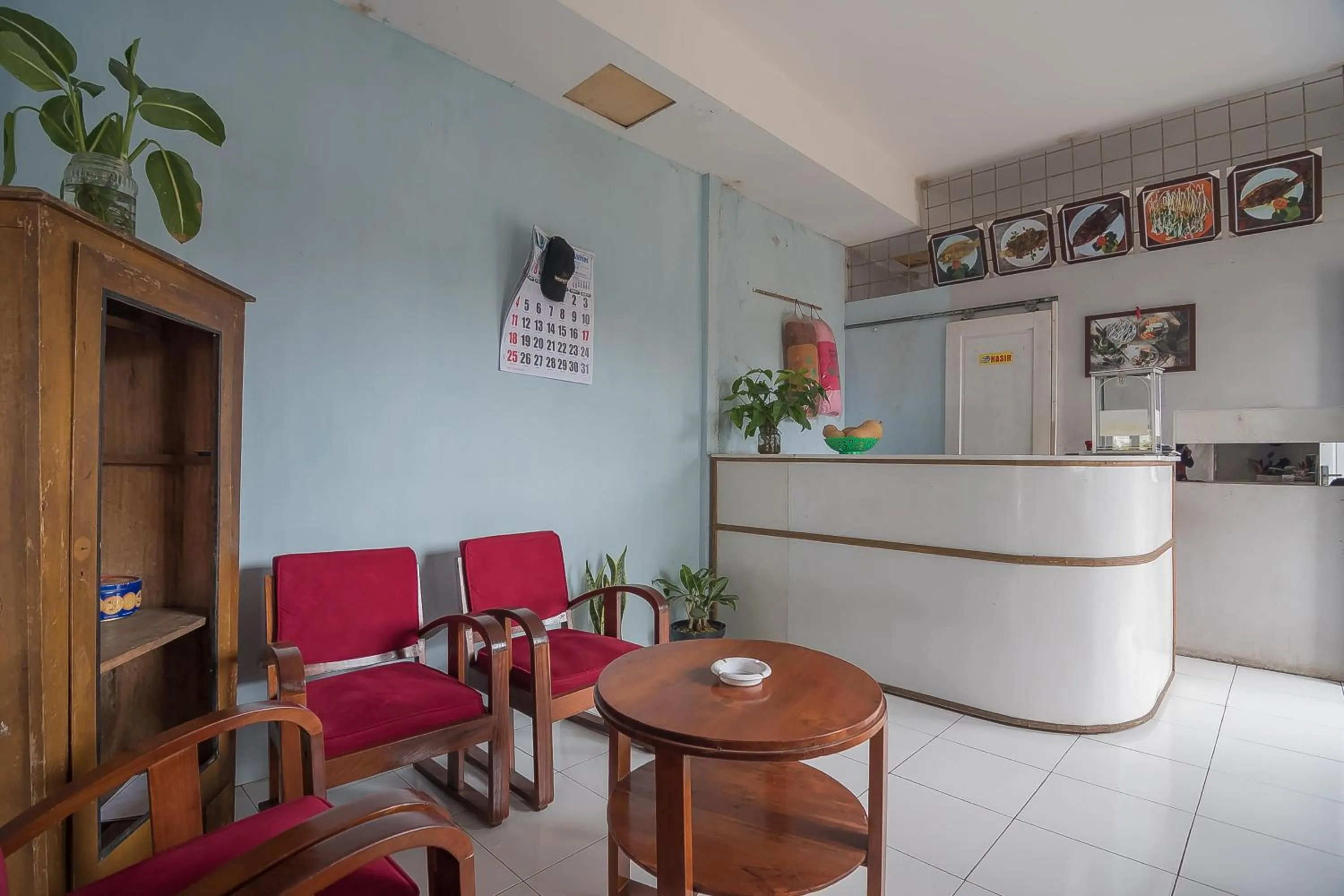 Lobby or reception in RedDoorz near Happy Farm Ciwidey