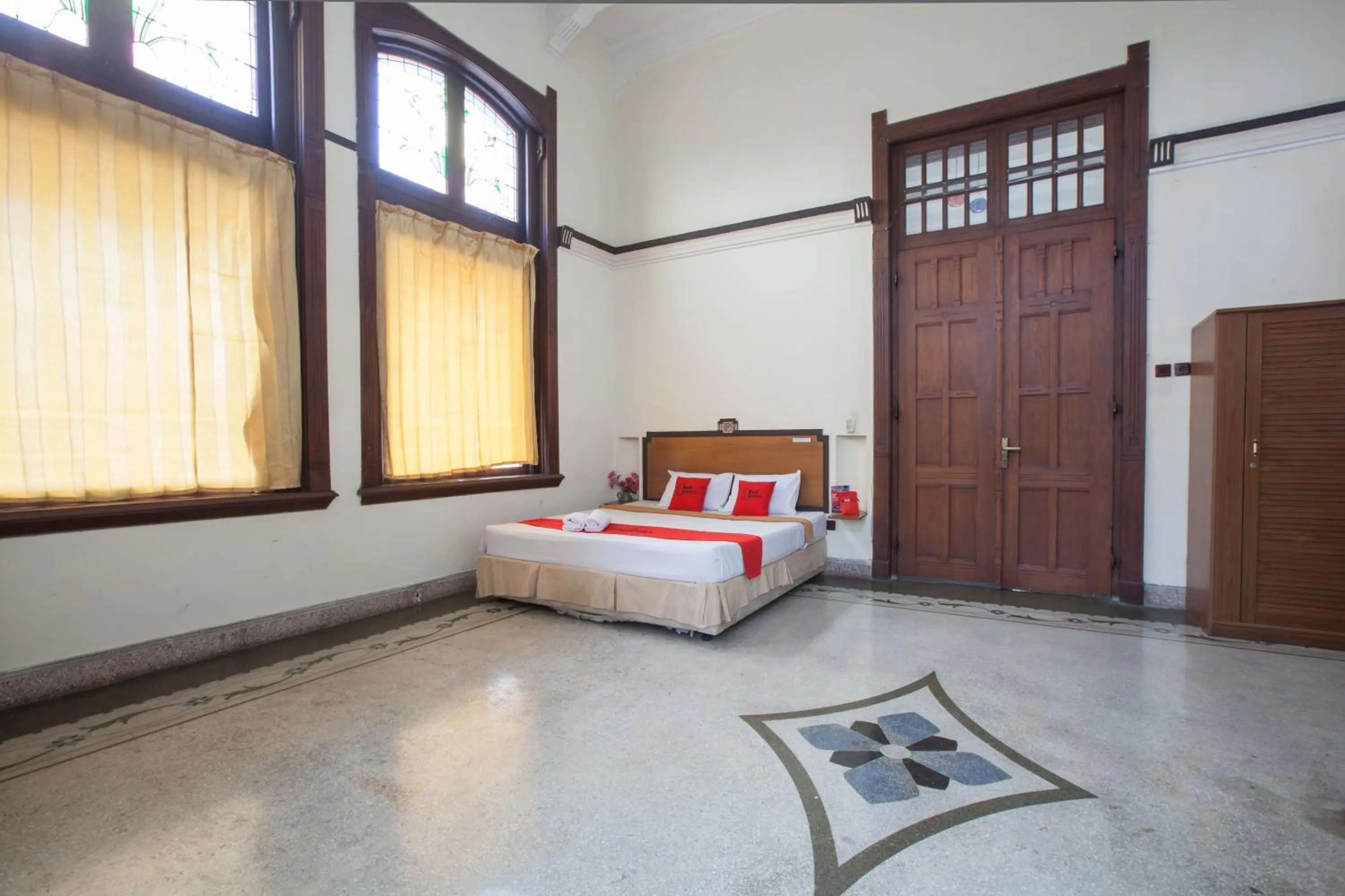 Bedroom, Bed in RedDoorz @ Lawang