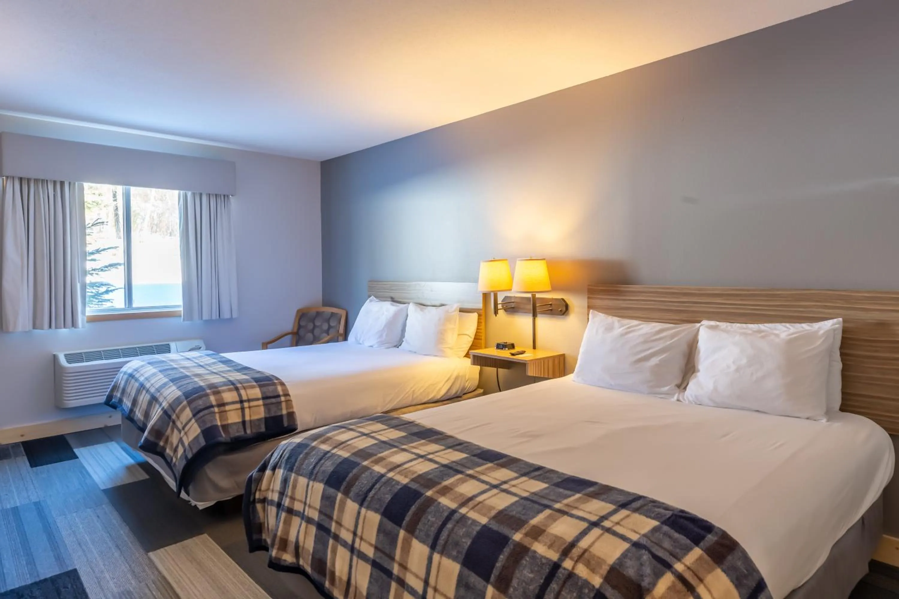 Bed in Mountain Inn at Lutsen