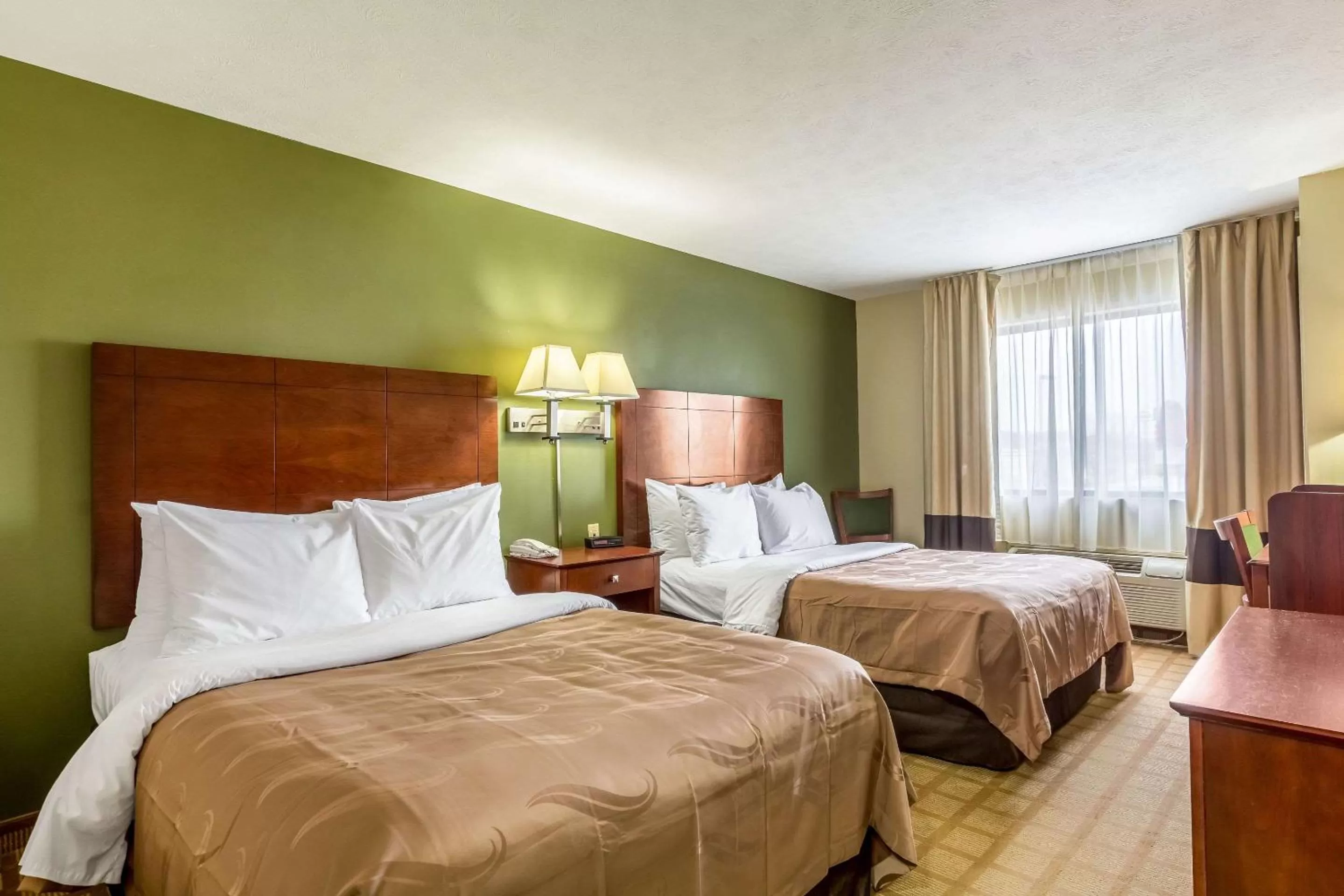 Photo of the whole room, Bed in Quality Inn I-74 Batesville