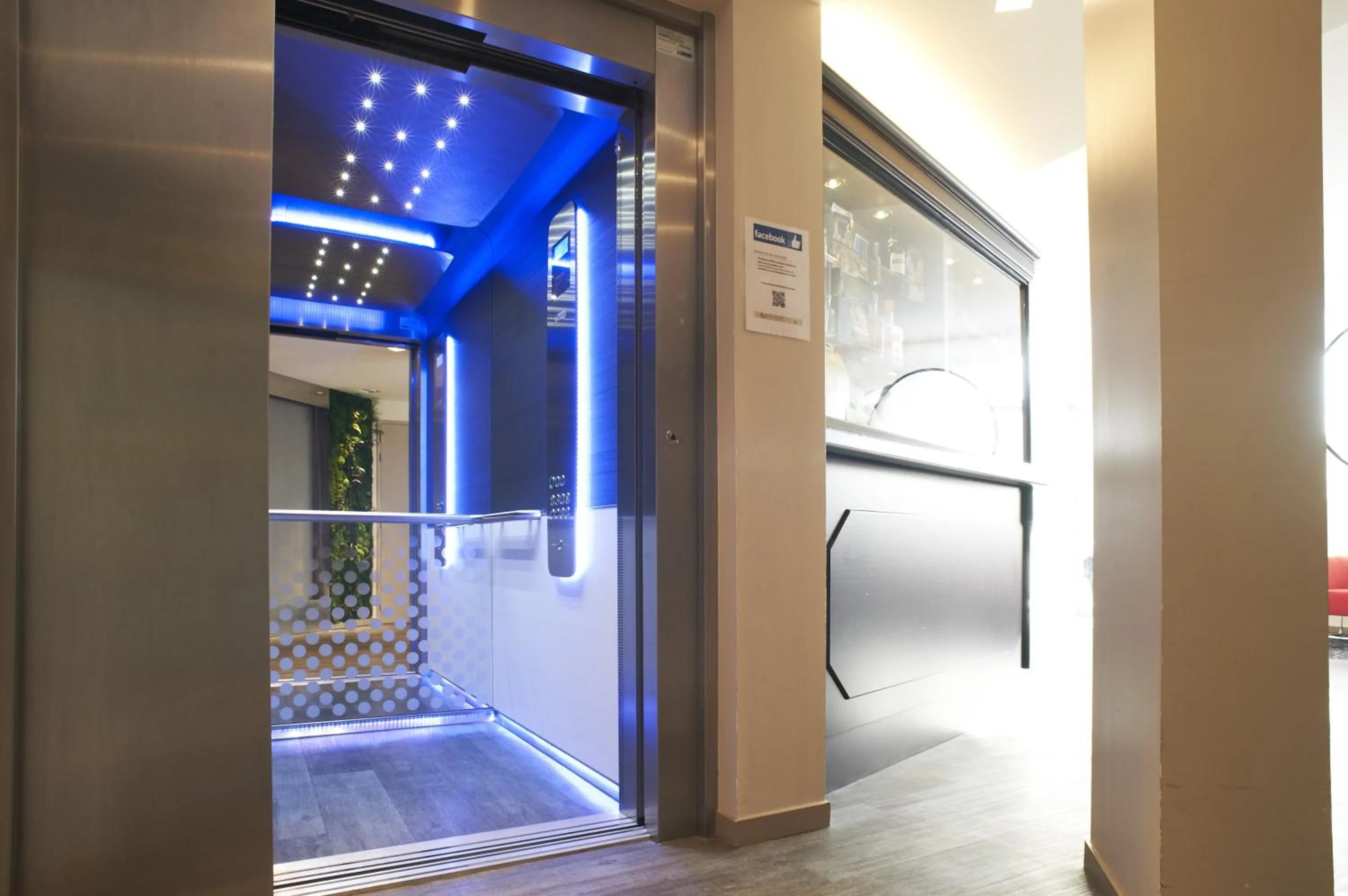 Lobby or reception in Hotel Restaurant Du Parc Saumur Logis Elégance