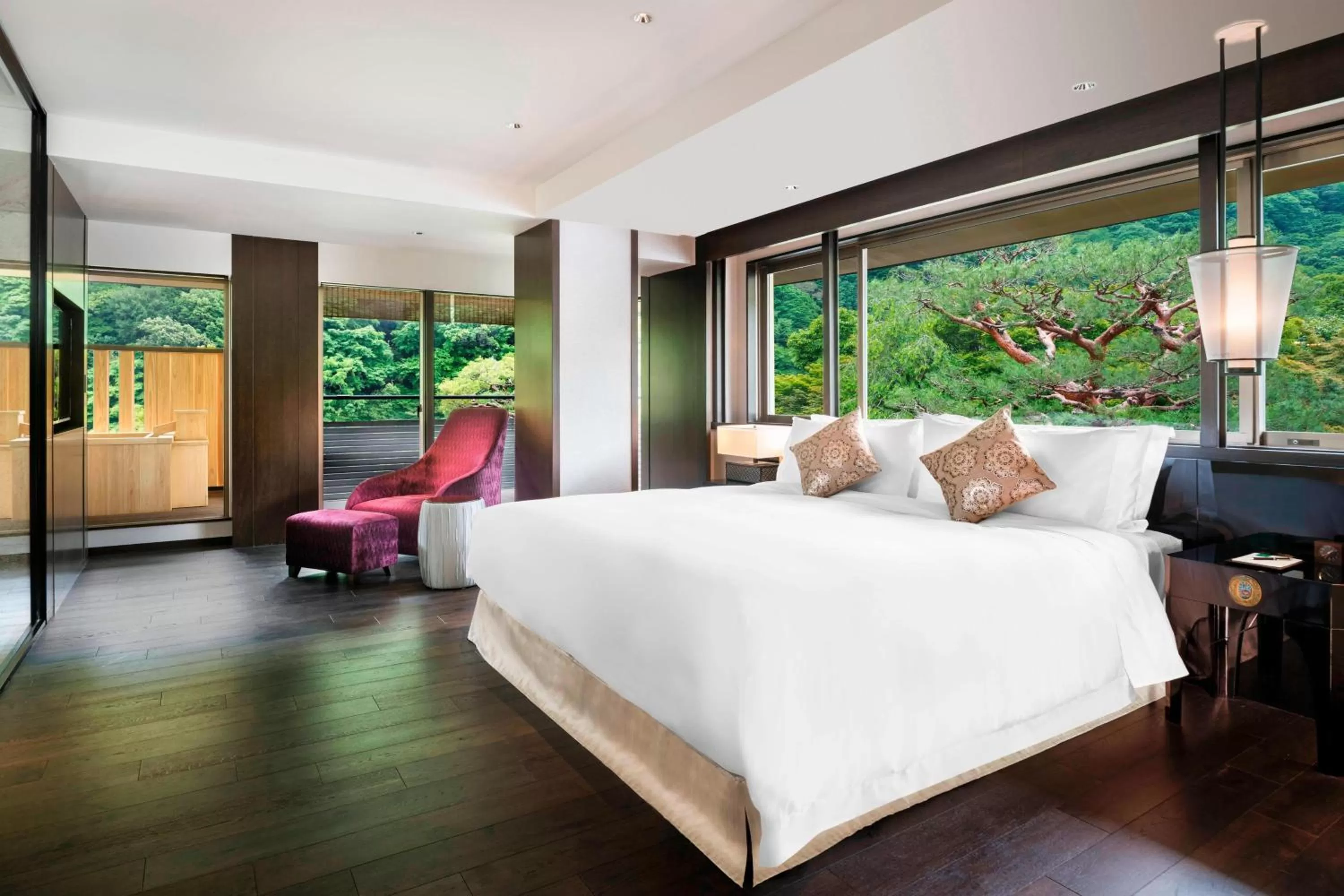 Bedroom, Bed in Suiran, a Luxury Collection Hotel, Kyoto