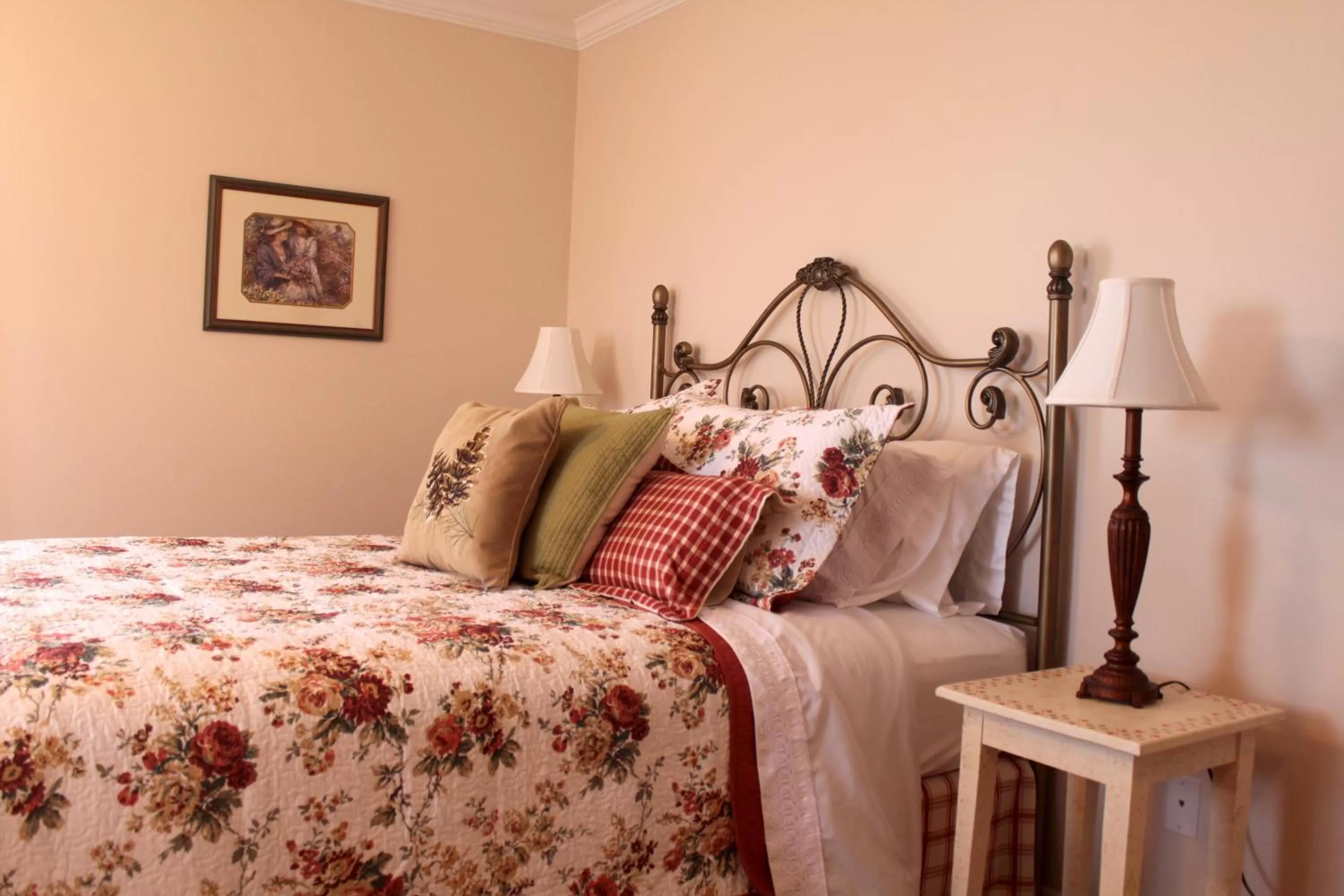 Bed in Lamp Post Lodge