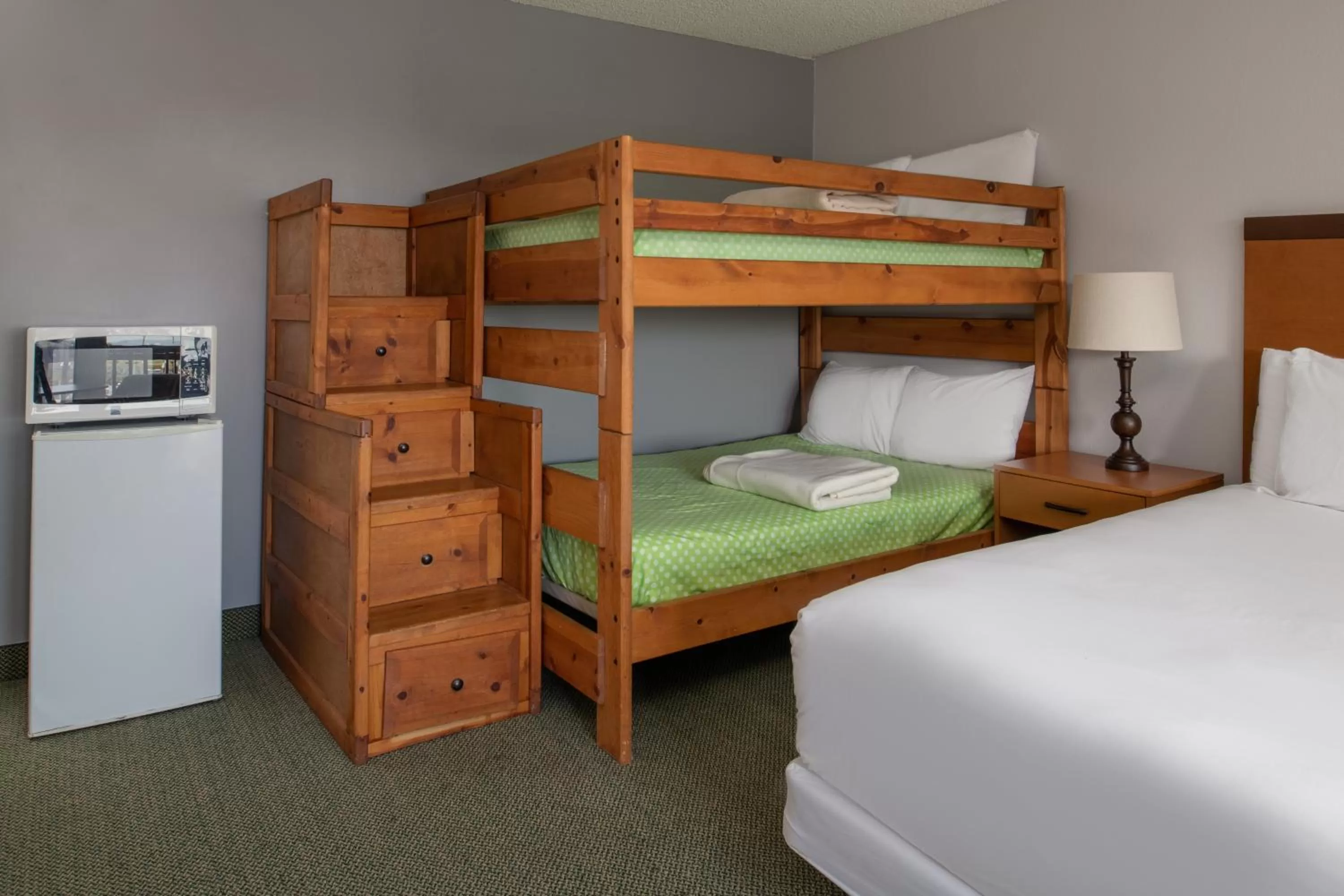 bunk bed, Bed in Astoria Riverwalk Inn