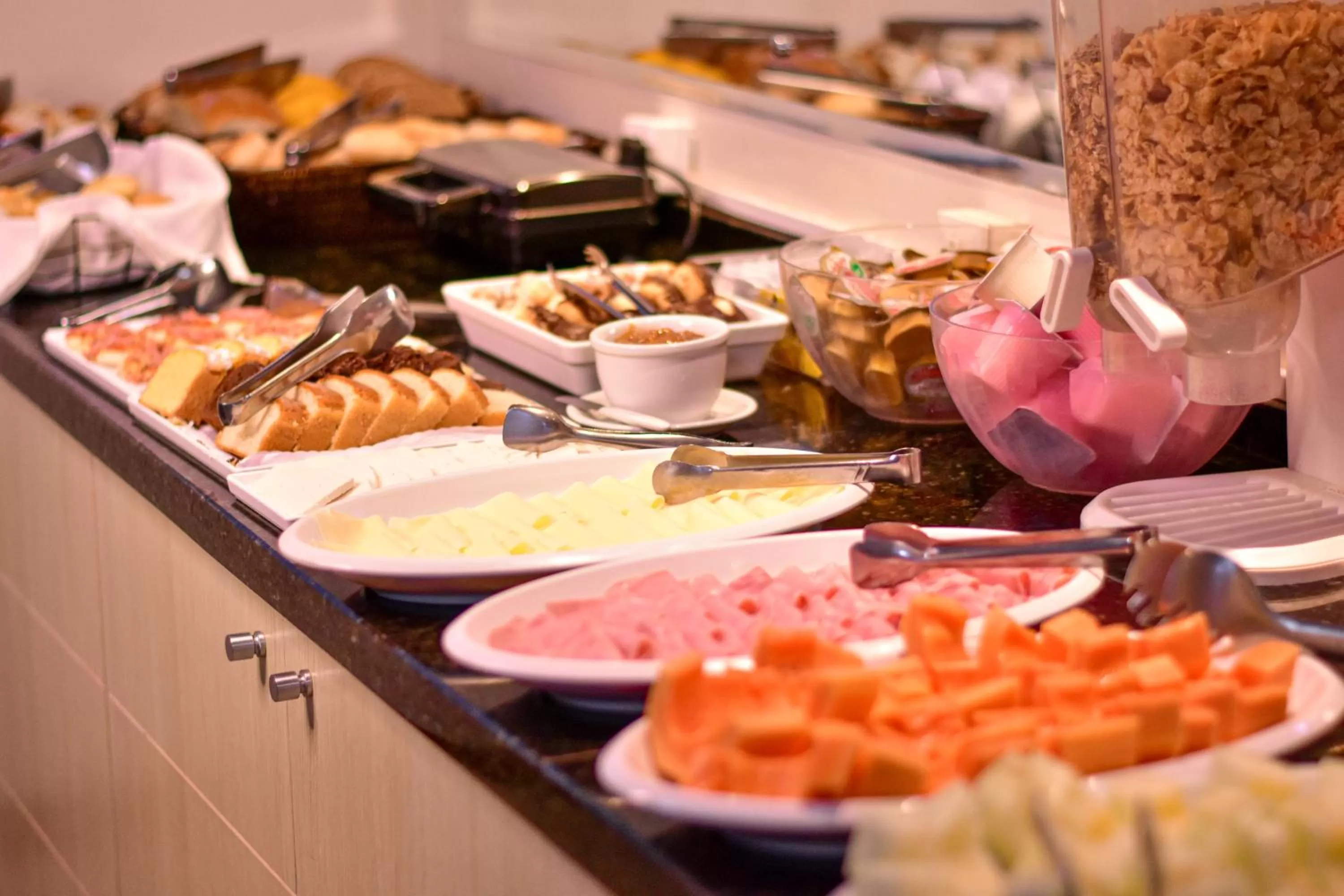 Food and drinks in Barigui Park Hotel