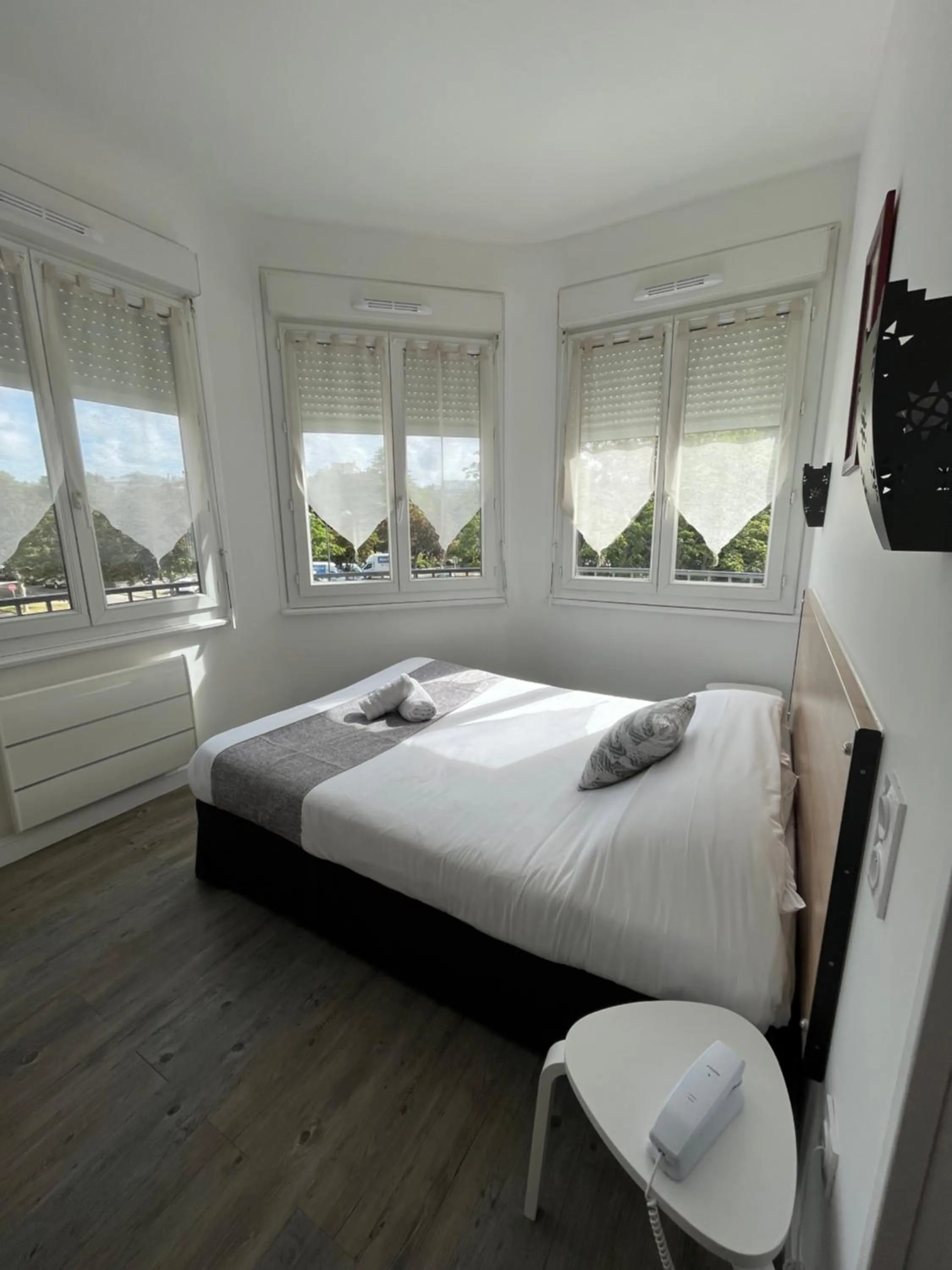 Bedroom, Bed in Hôtel Agena