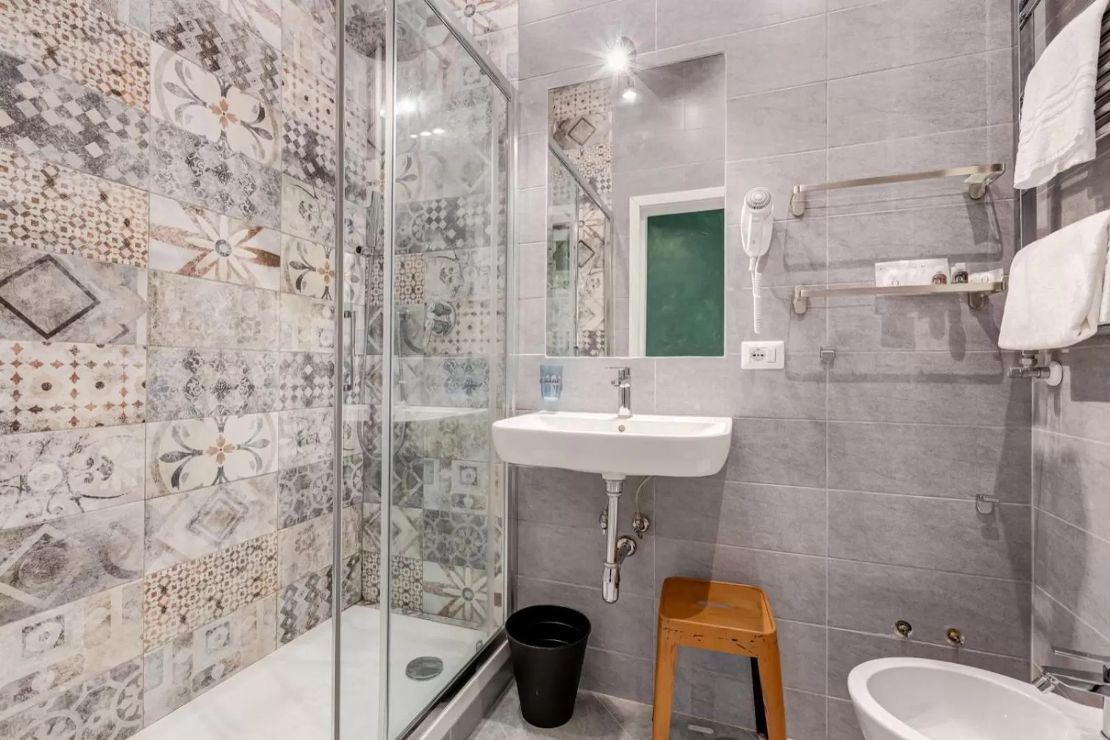 Shower in Ripetta Deluxe Suites