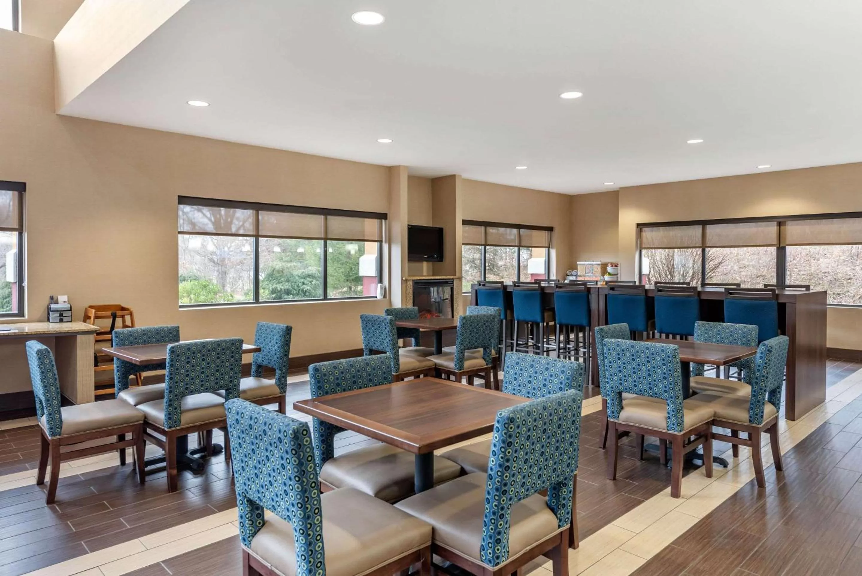 Restaurant/places to eat in Comfort Suites Elkhart South