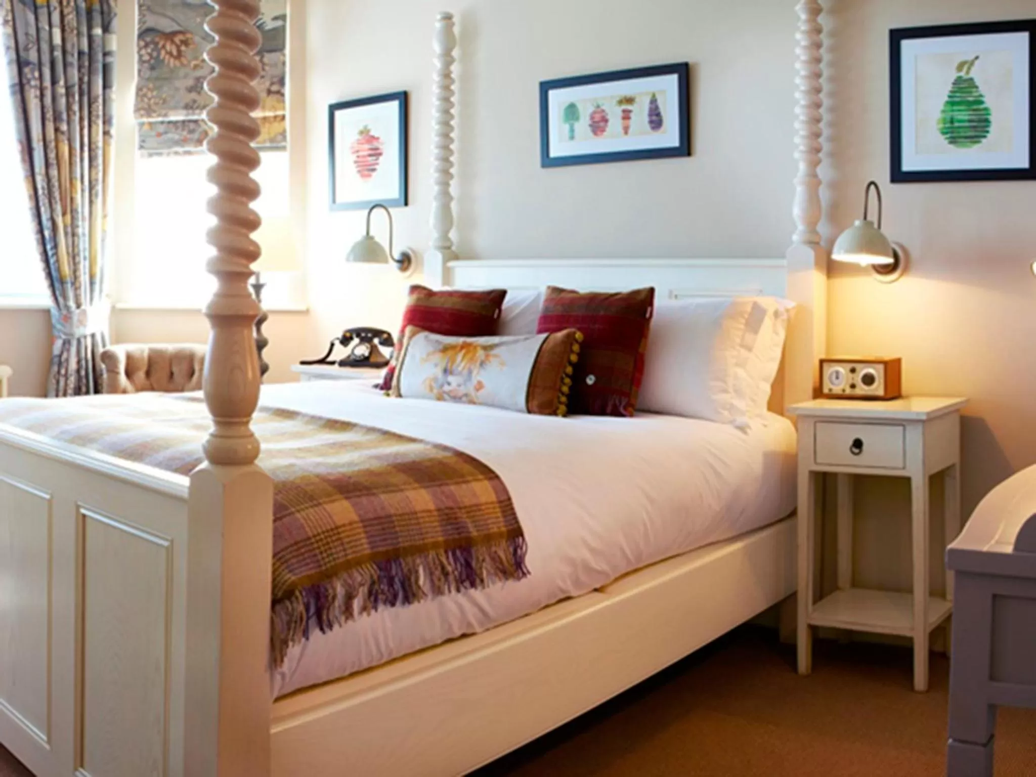 Bed in The Plough Inn & Cottages