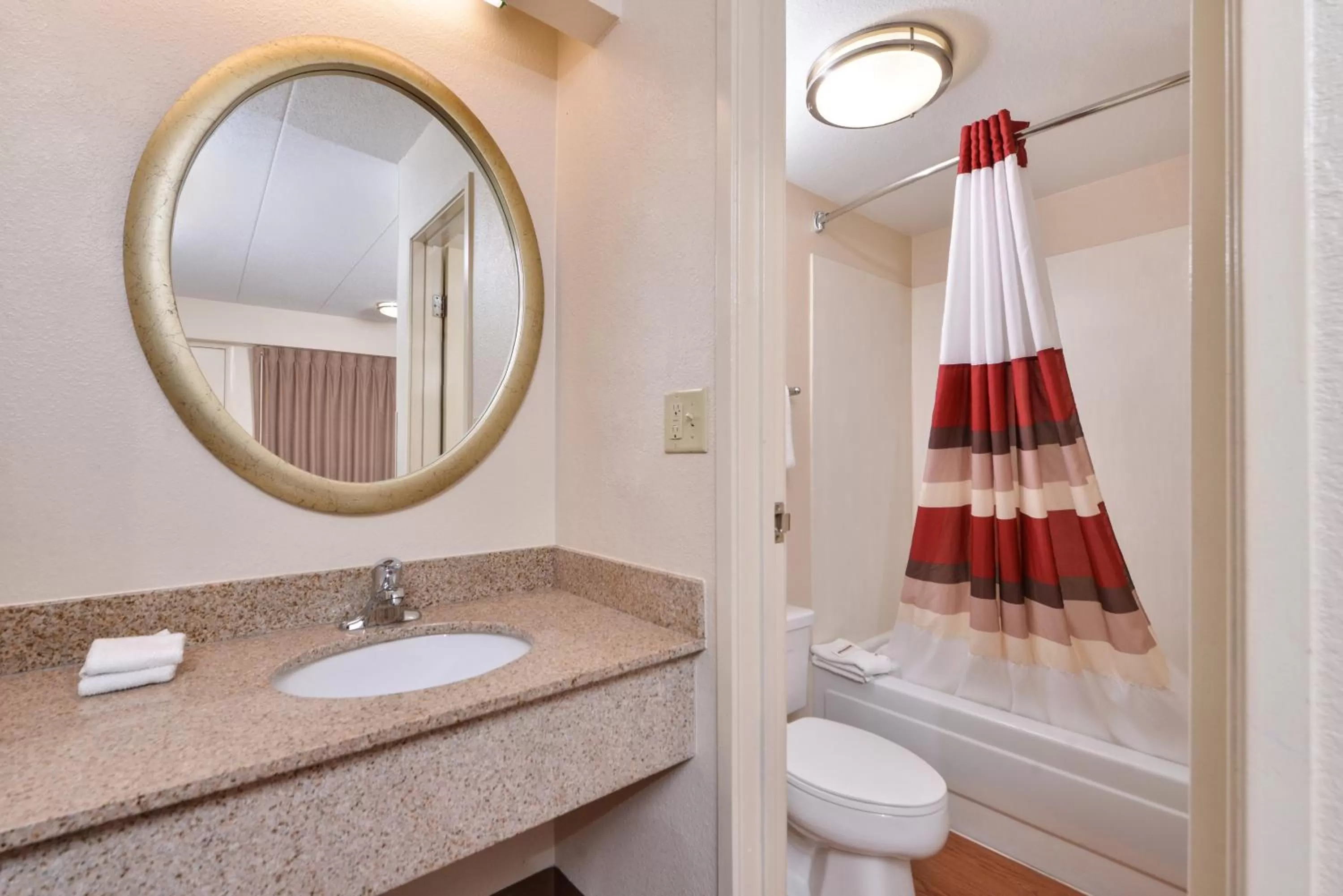 Bathroom in Red Roof Inn Merrillville