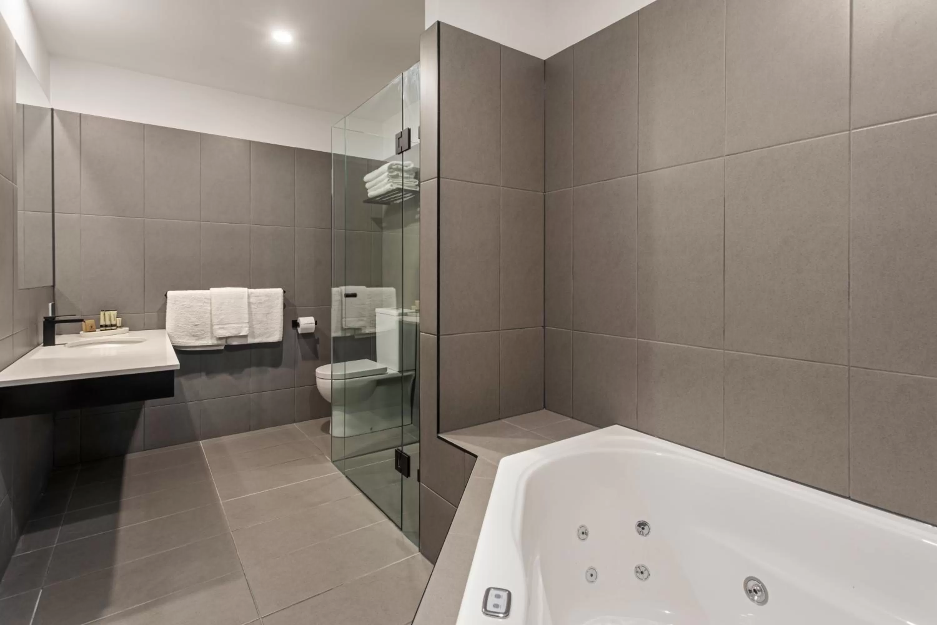 Bathroom in Mantra Traralgon