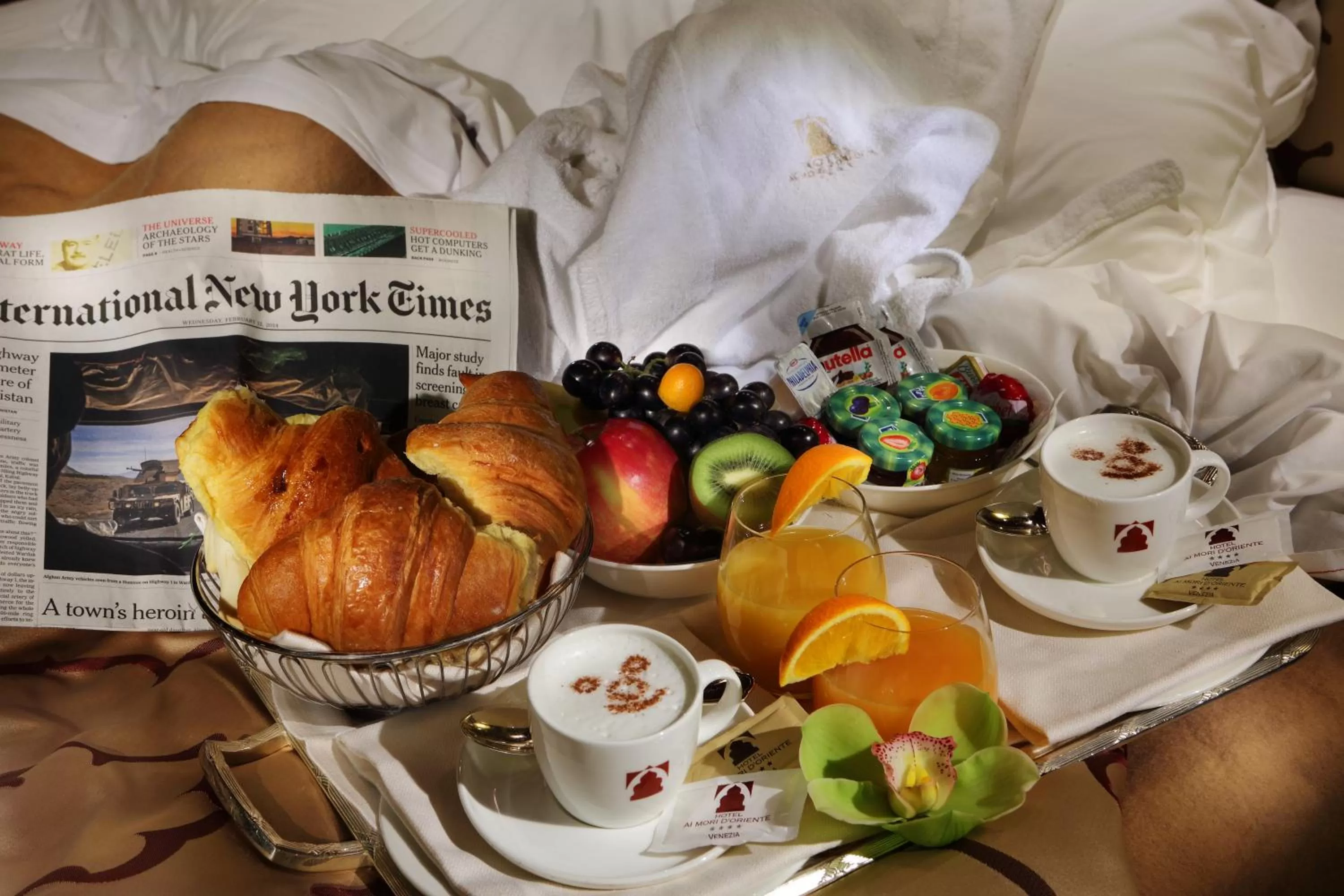 Decorative detail in Ai Mori d'Oriente