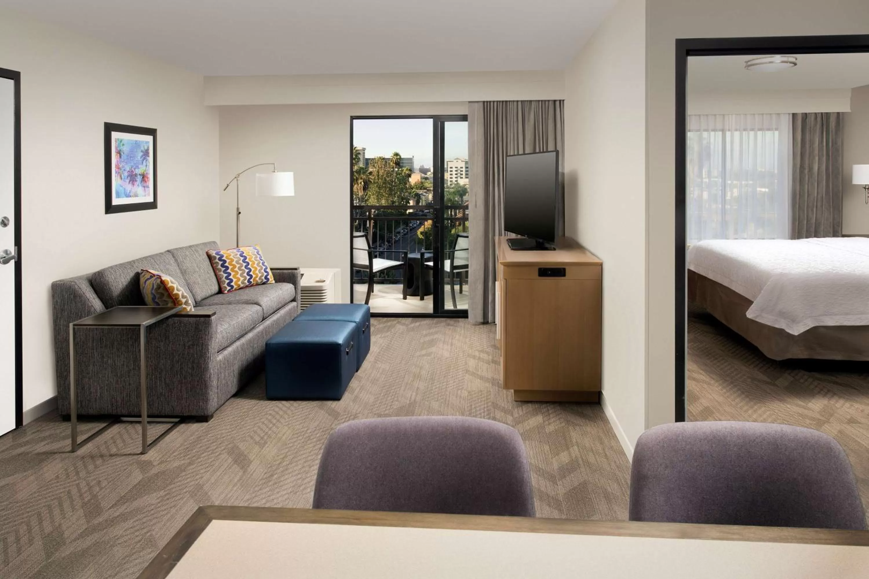 Living room, Bed in Hampton Inn & Suites Anaheim Garden Grove