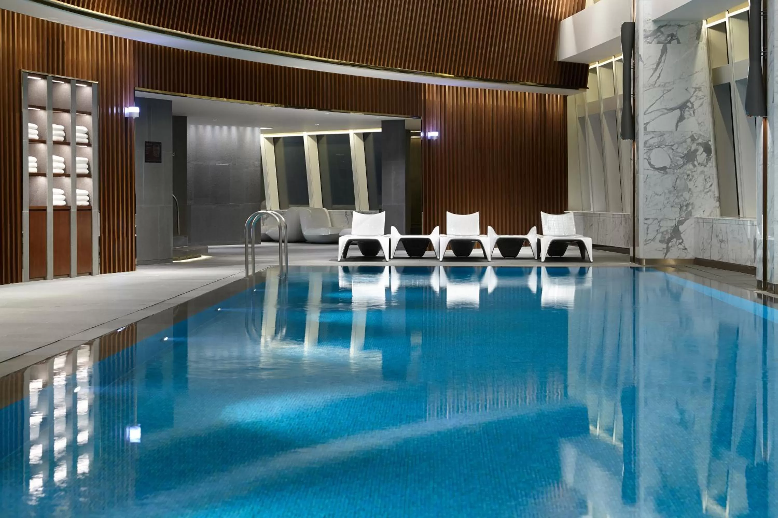 Swimming pool in Signiel Seoul