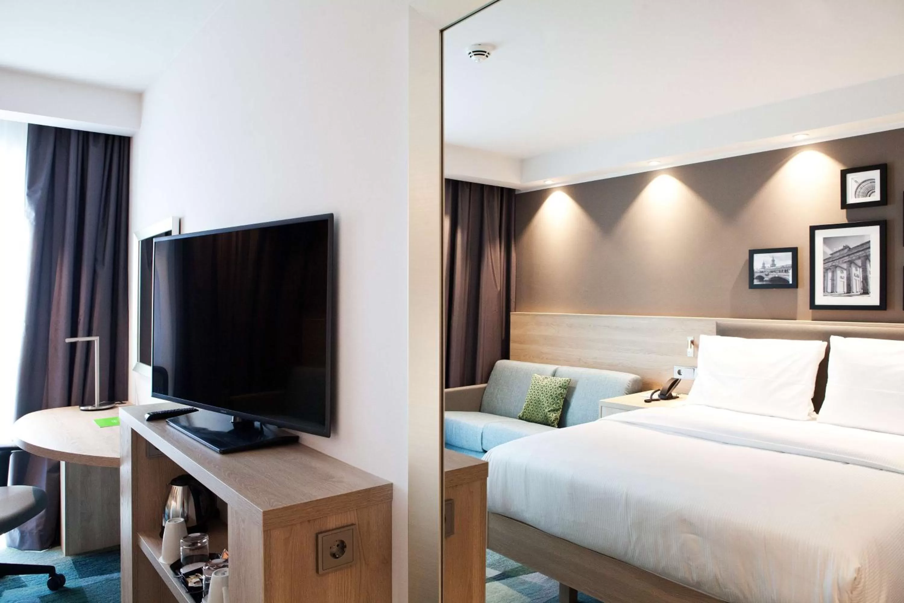 Bed in Hampton By Hilton Berlin City East Side Gallery