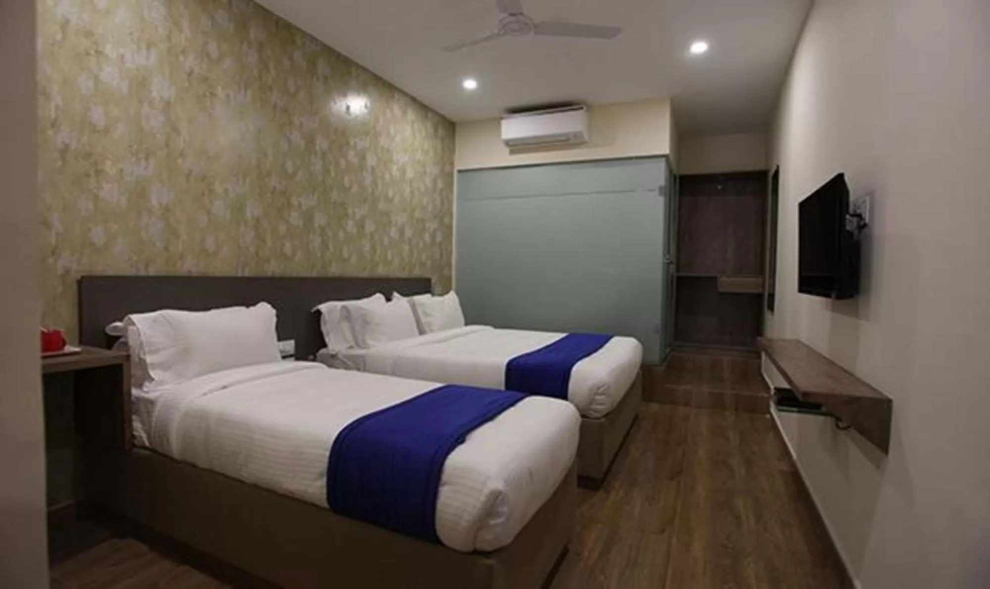 Bed in FabExpress Wynde