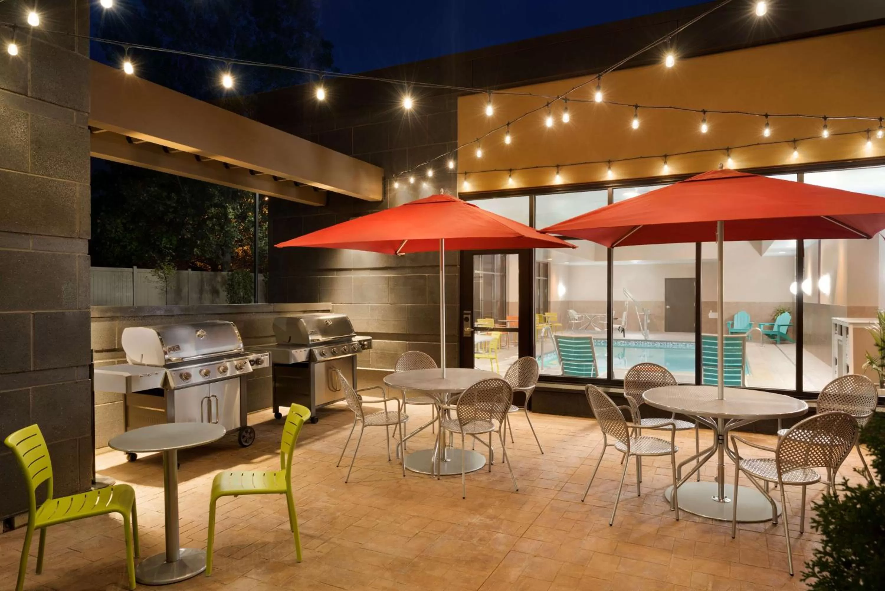 Dining area in Home2 Suites By Hilton Joliet Plainfield