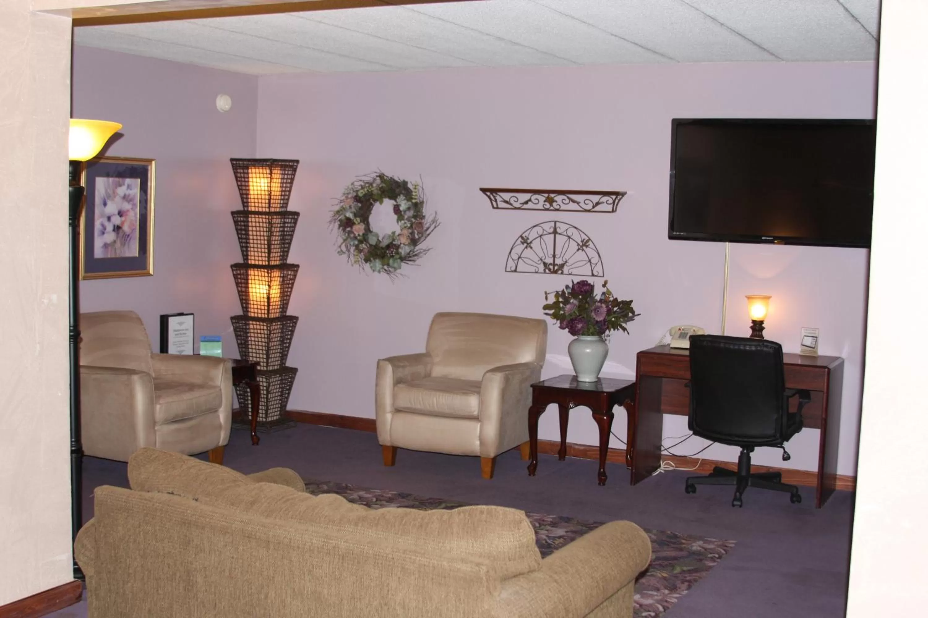 Seating Area in Gladstone Inn and Suites