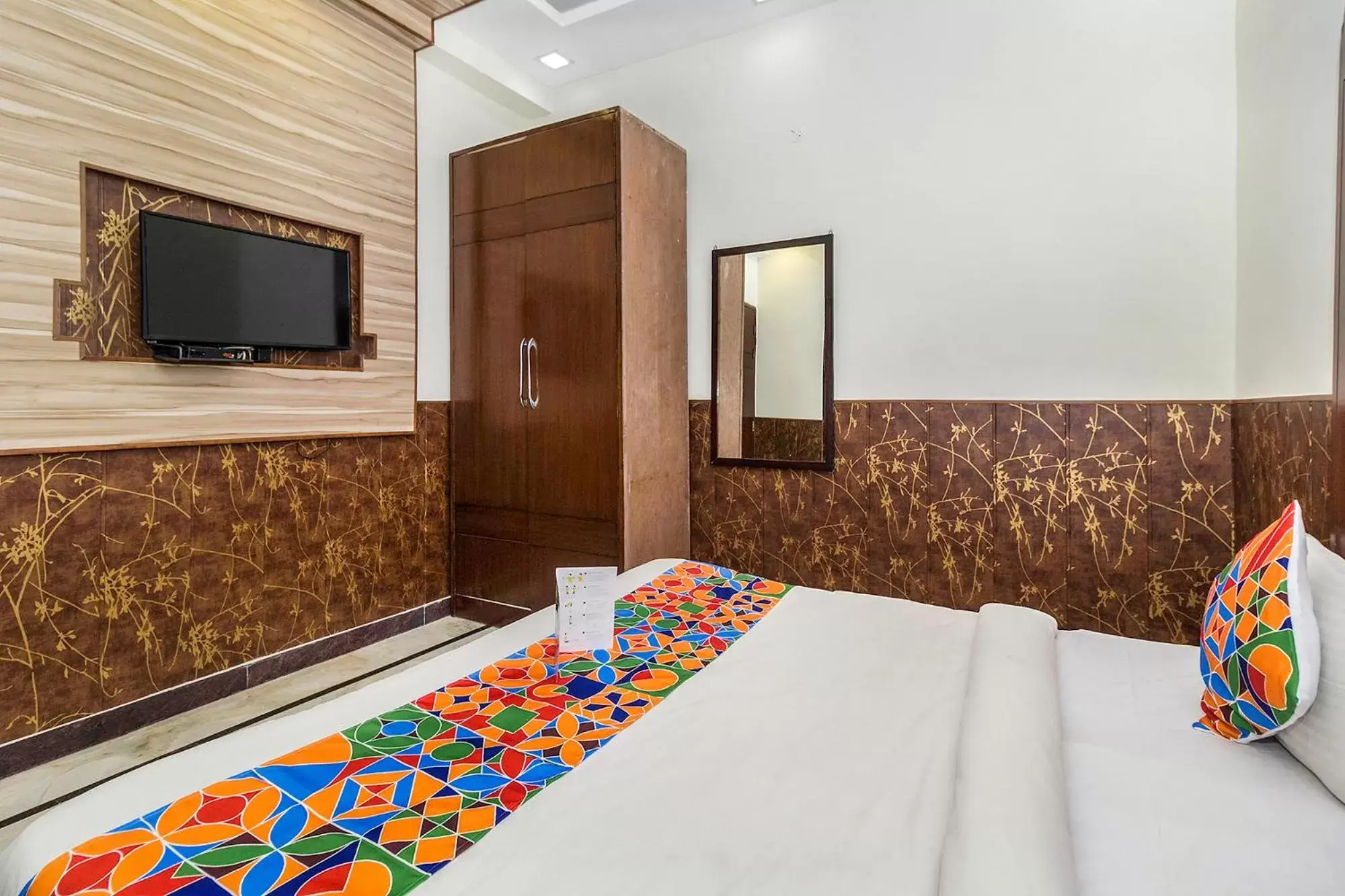 Deluxe Room in FabHotel Jindal Palace Deluxe Room in FabHotel Jindal Palace