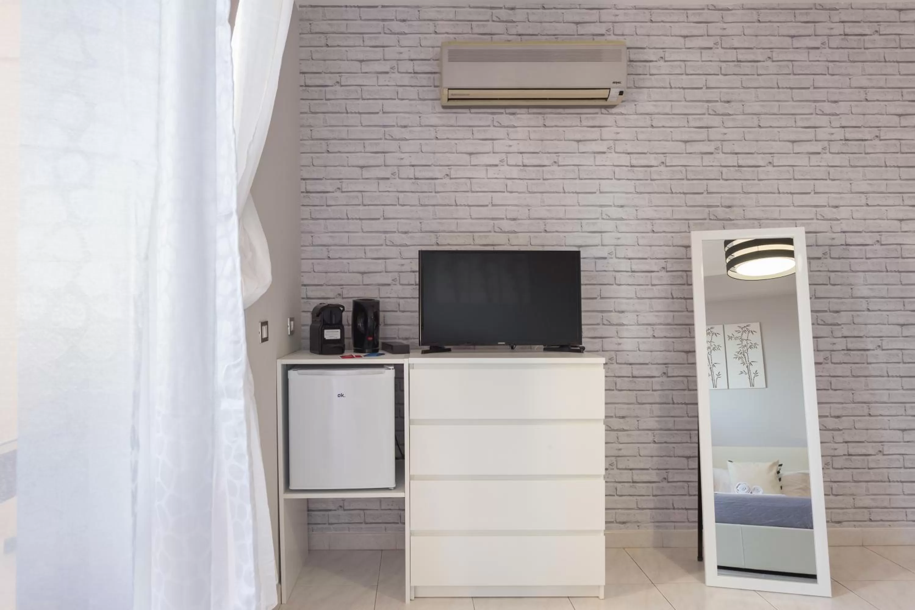 TV and multimedia in Residenze Su Planu