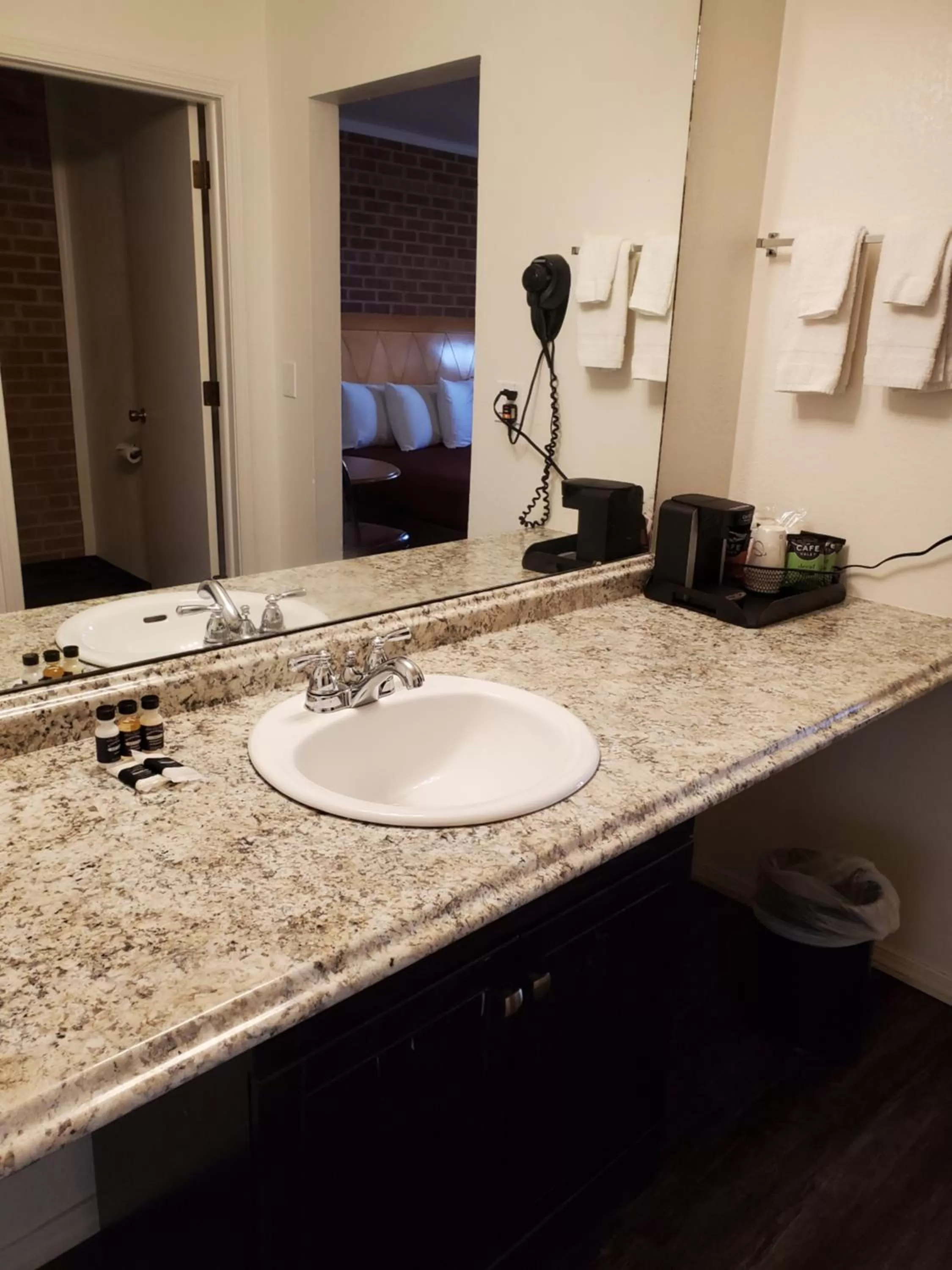 Bathroom in Ontario Inn