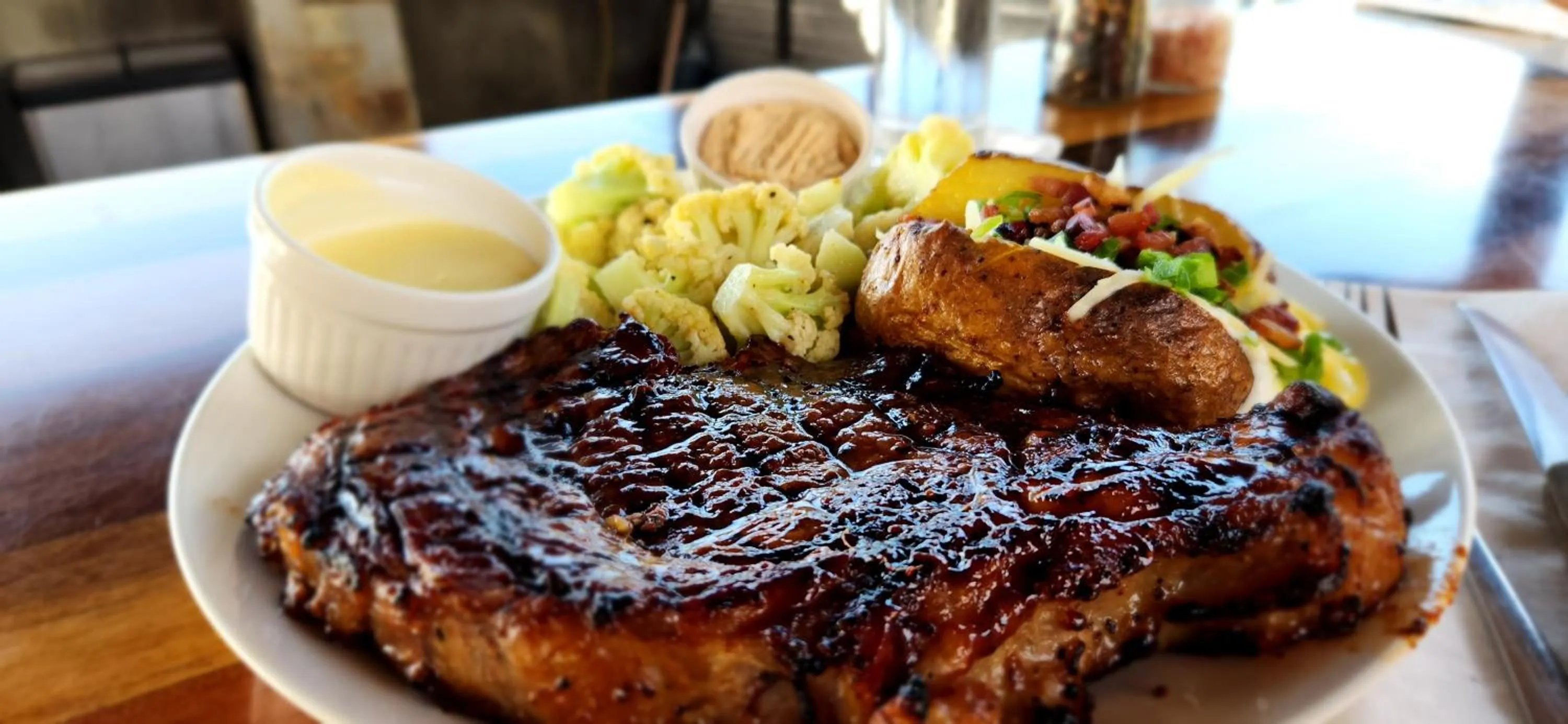 Restaurant/places to eat in Edgewater Dive & Spa Resort