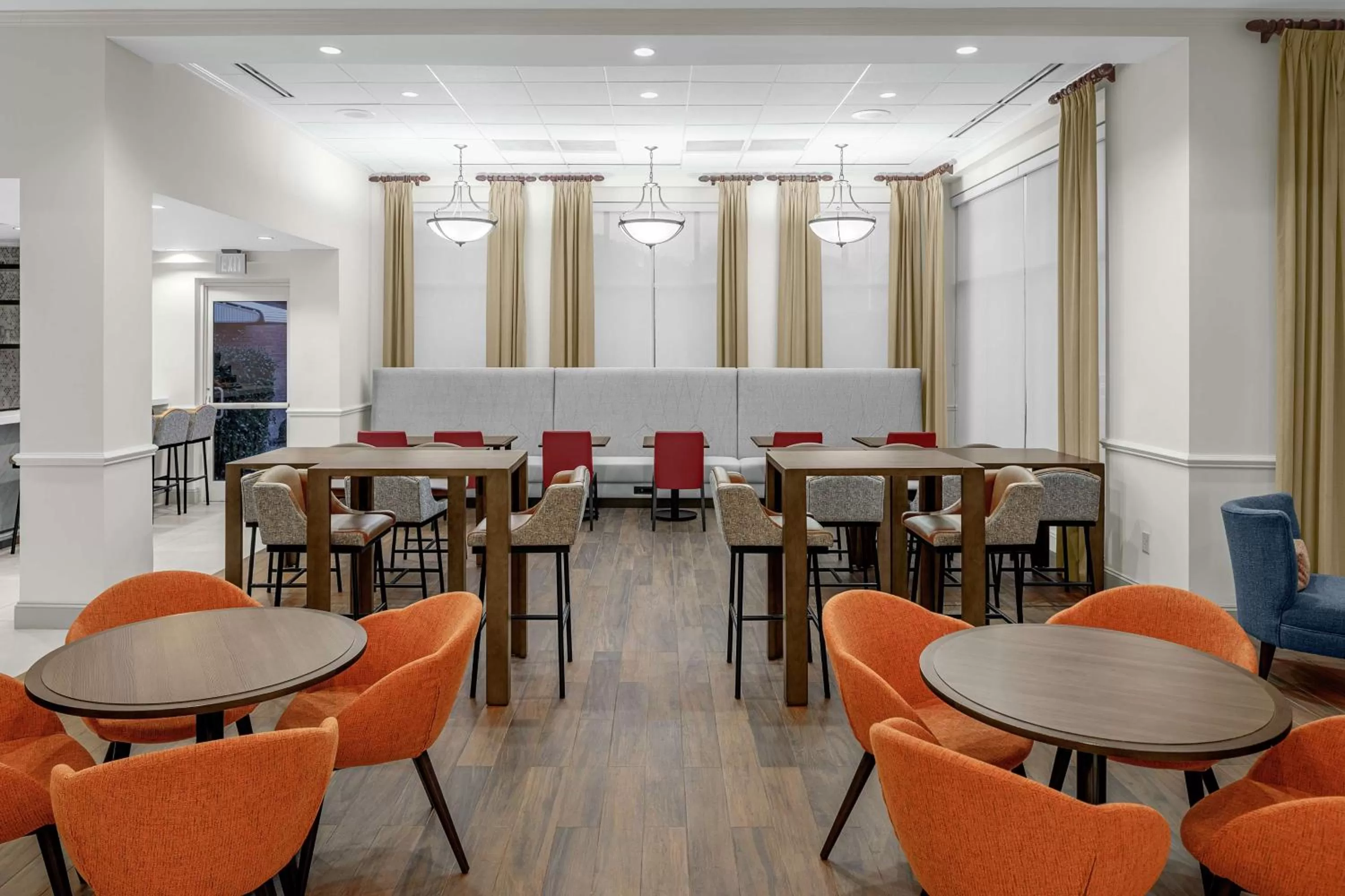 Restaurant/places to eat in Hilton Garden Inn Wilmington Mayfaire Town Center