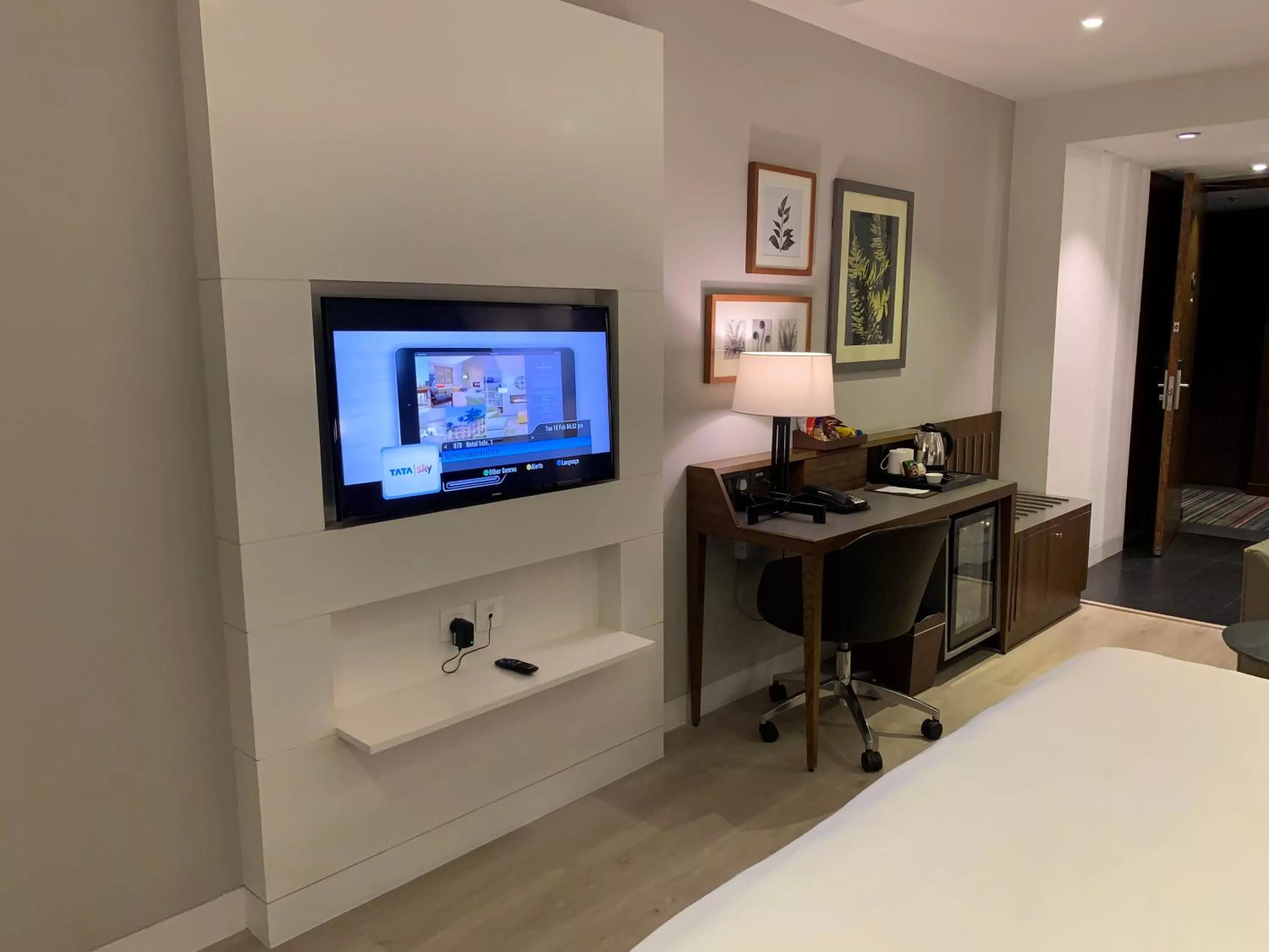 Communal lounge/ TV room, Bed in Country Inn & Suites by Radisson Chandigarh Zirakpur