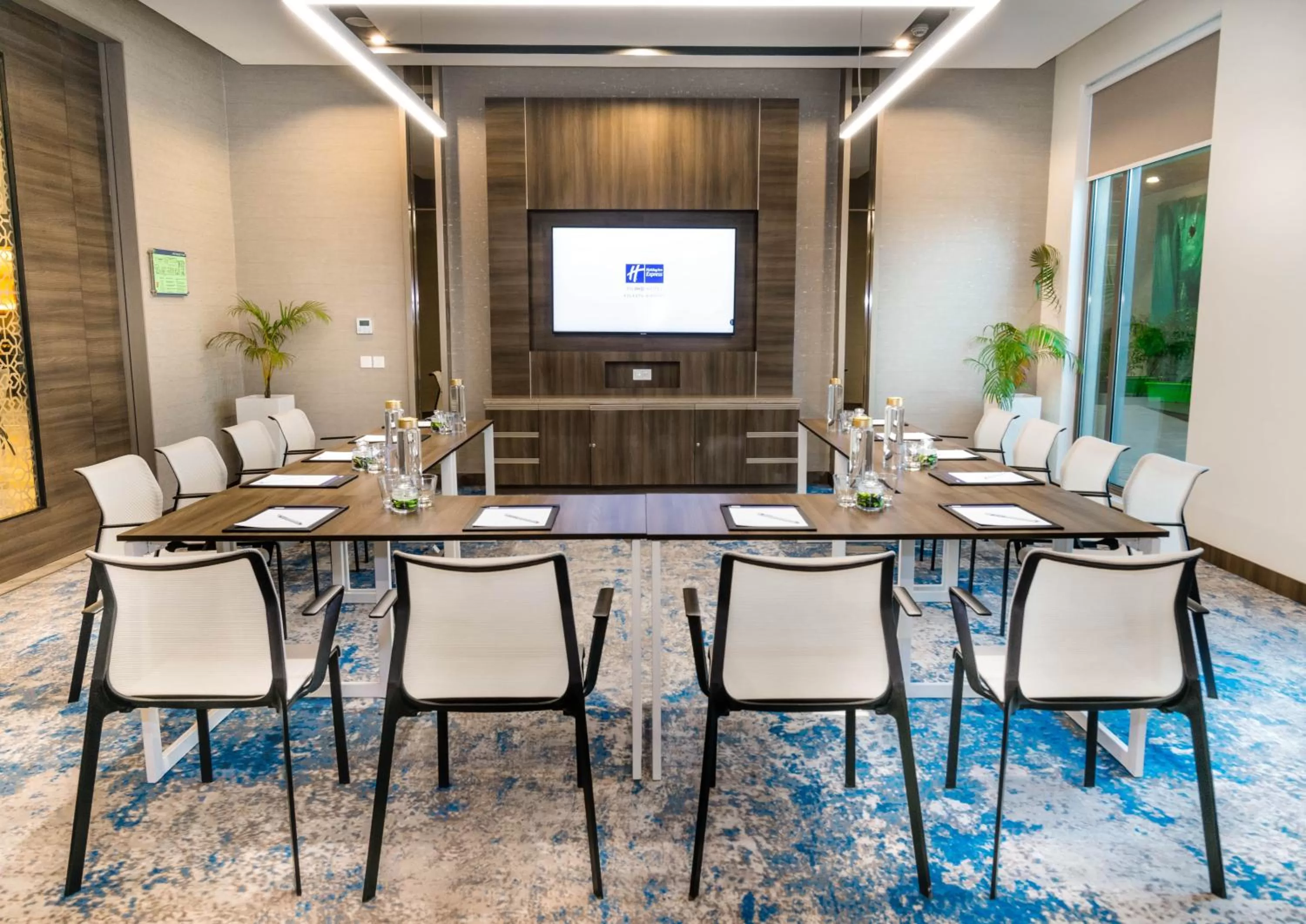 Meeting/conference room in Holiday Inn Express Kolkata Airport by IHG