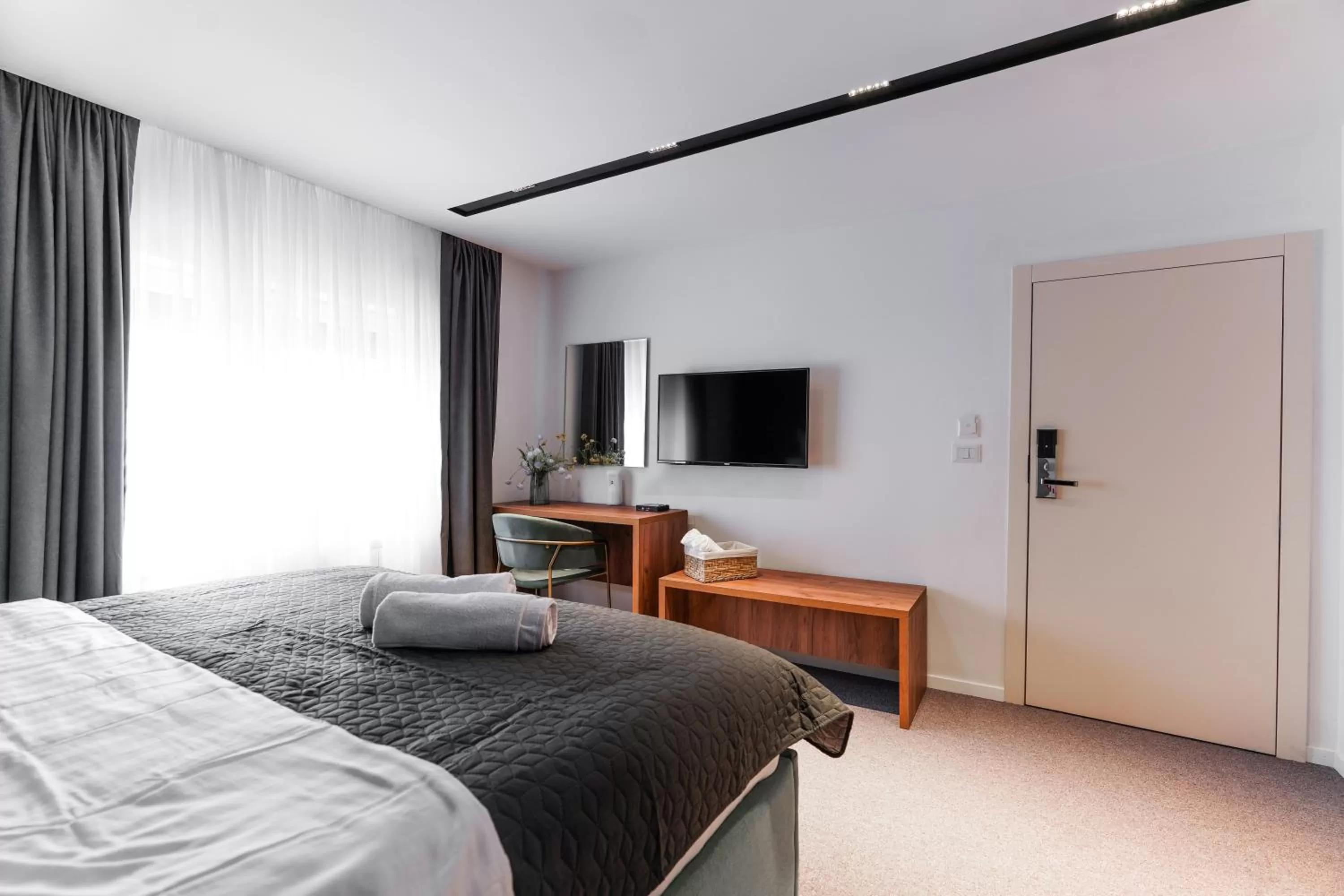 TV and multimedia, TV/Entertainment Center in The White Tree