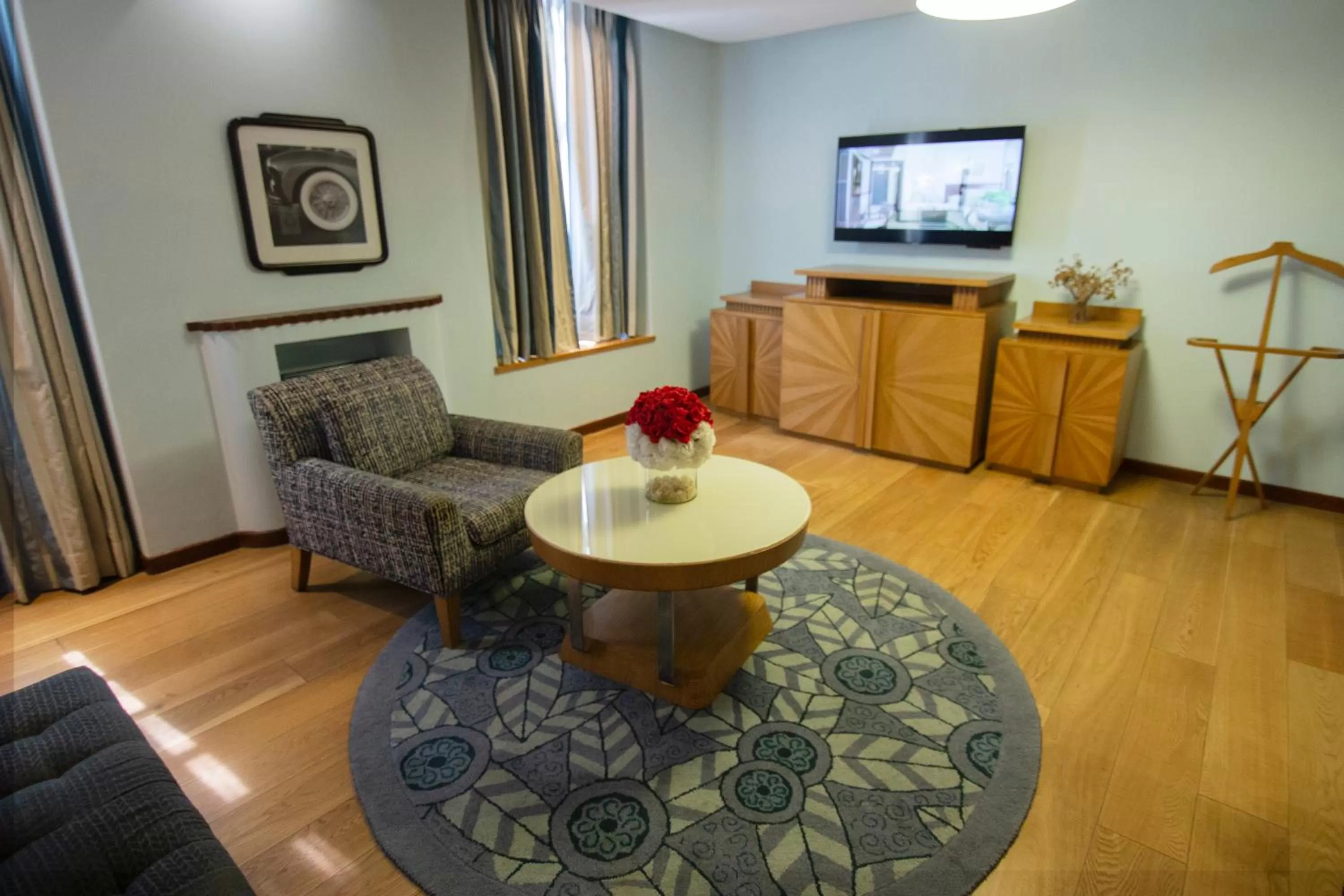 TV and multimedia in Ambassador, New Delhi - IHCL SeleQtions