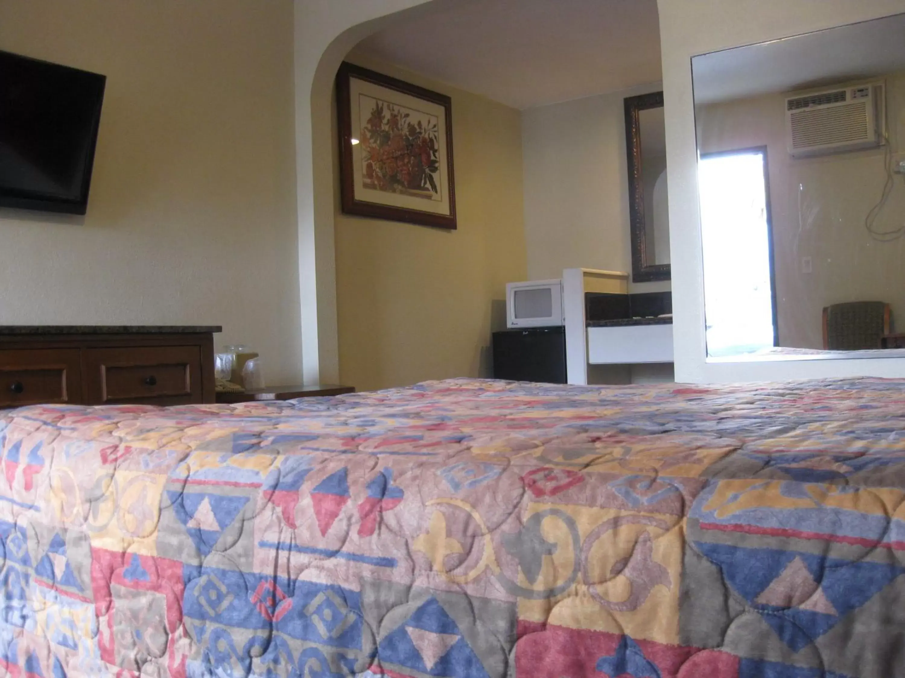 Queen Room - Disability Access in Sunshine Motel Queen Room - Disability Access in Sunshine Motel