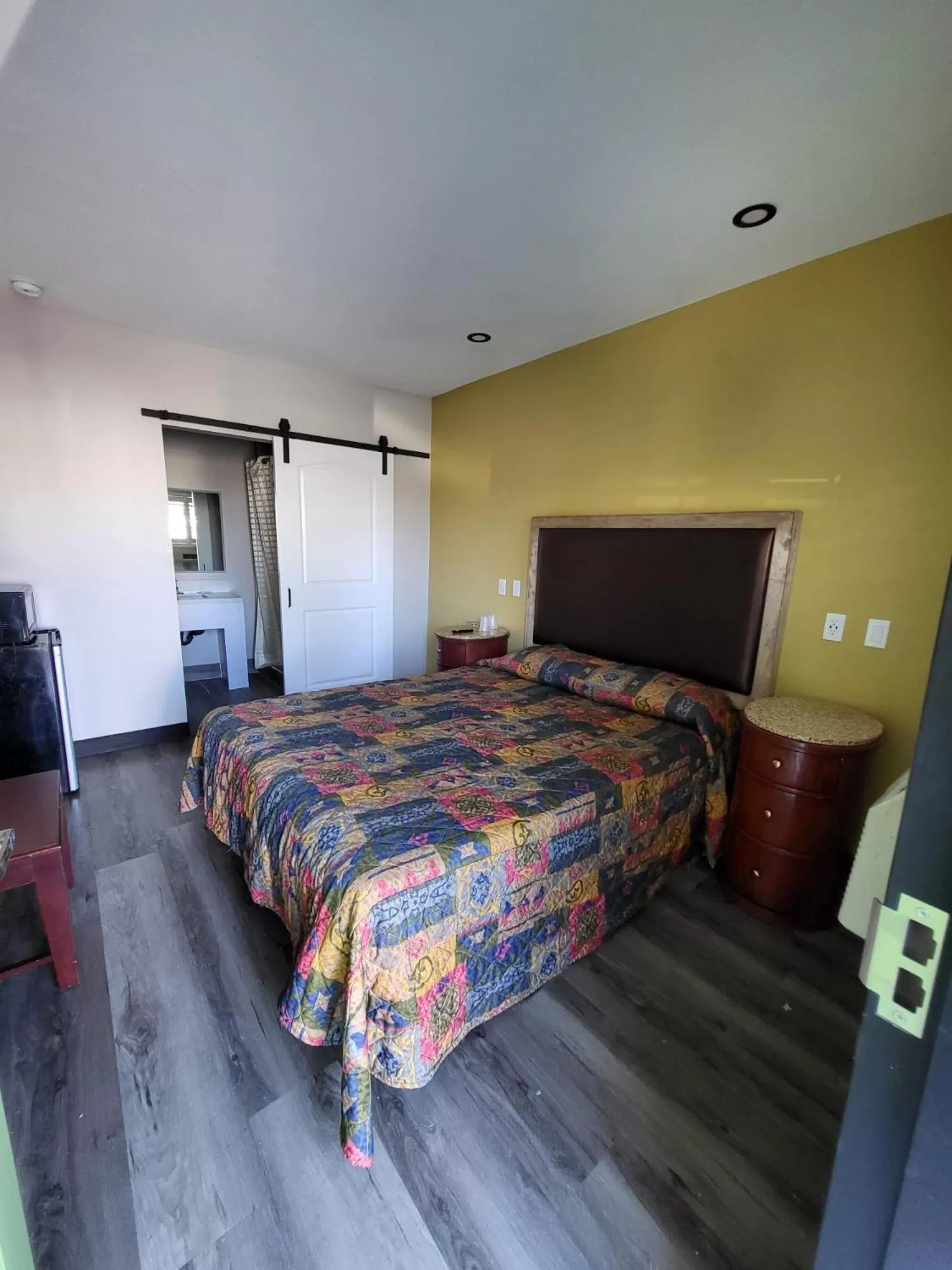 Photo of the whole room in Stadium Inn & Spas