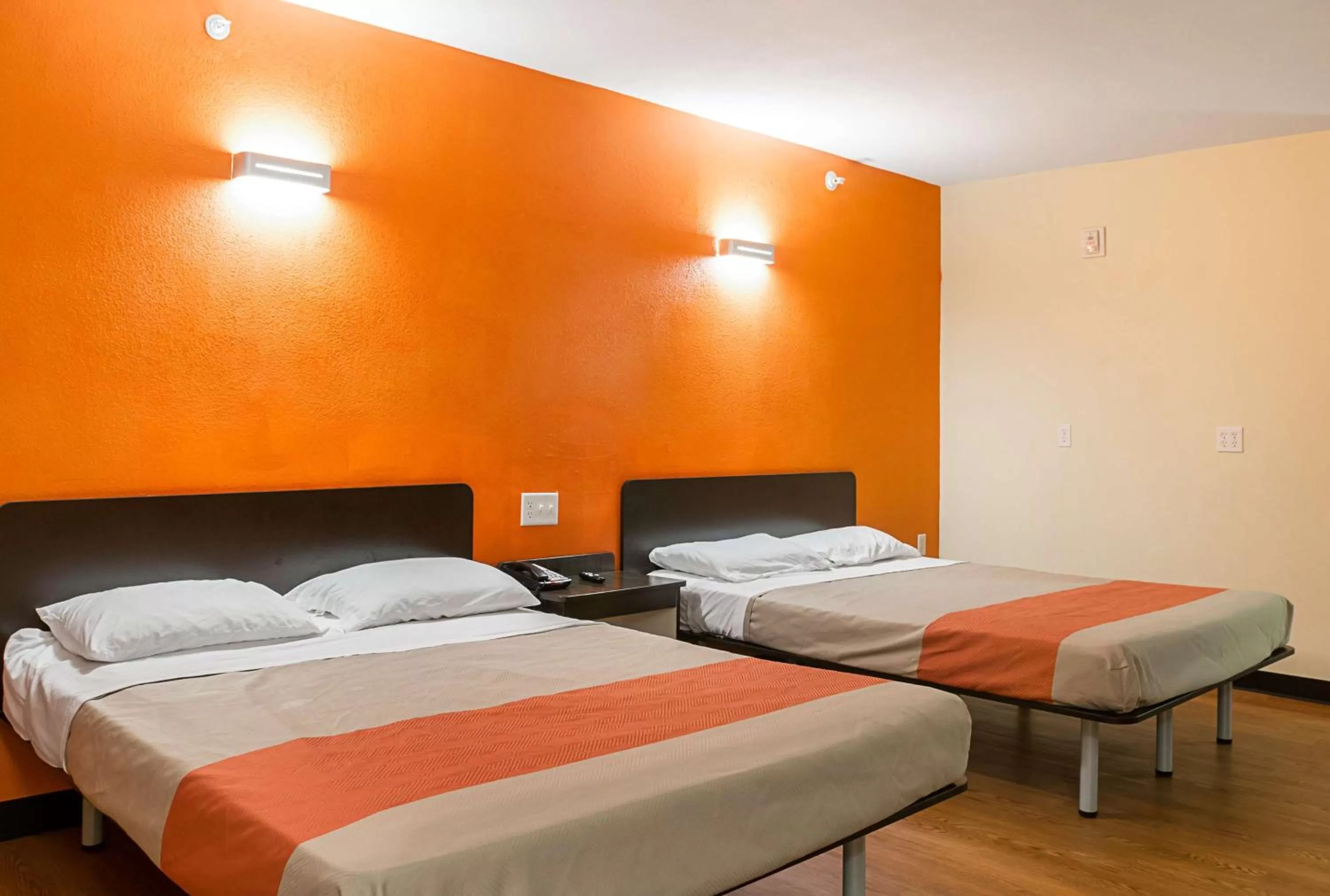 Bedroom, Bed in Motel 6-New Orleans, LA - Near Downtown