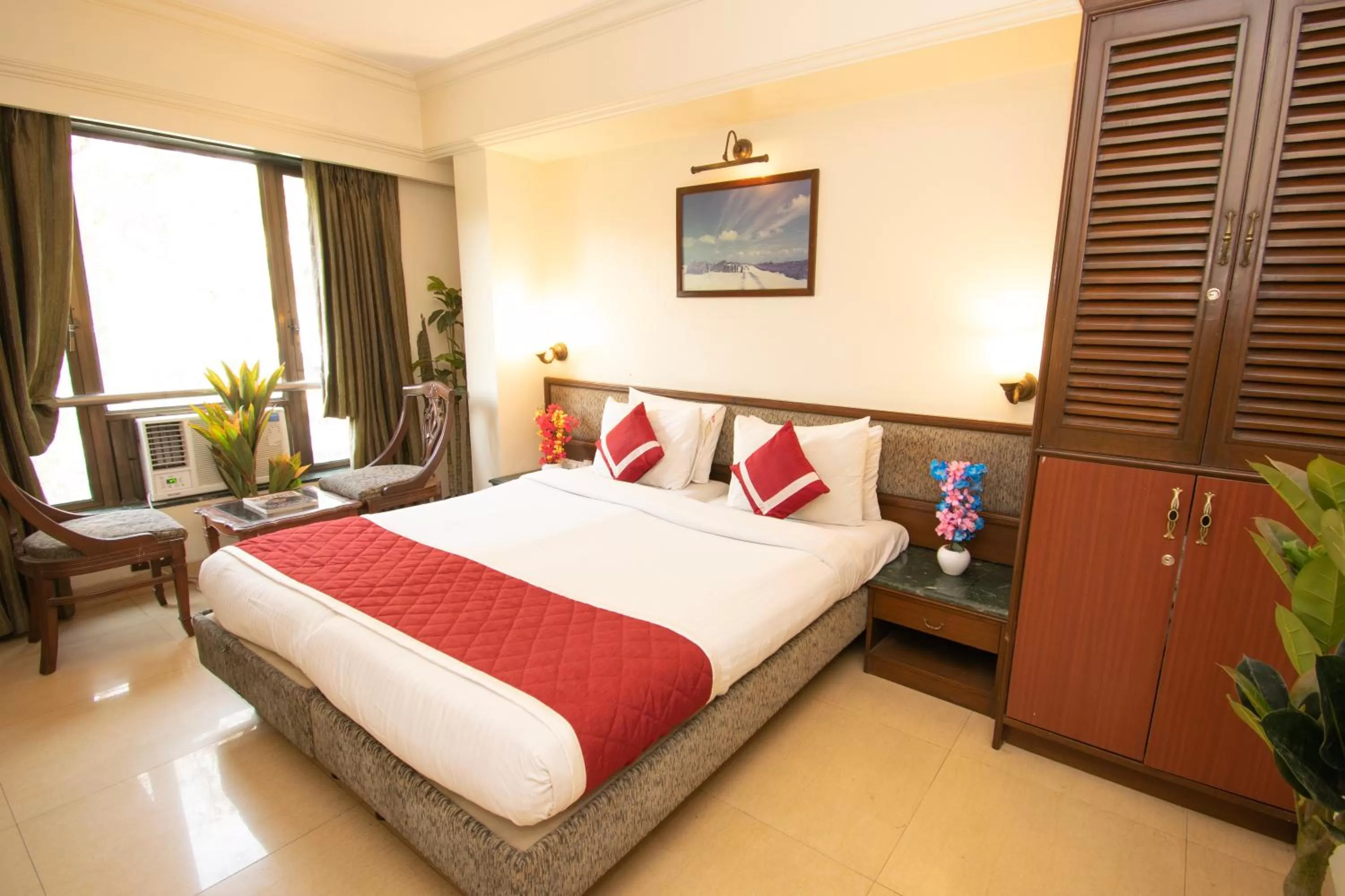 Photo of the whole room, Bed in Octave Bund Garden