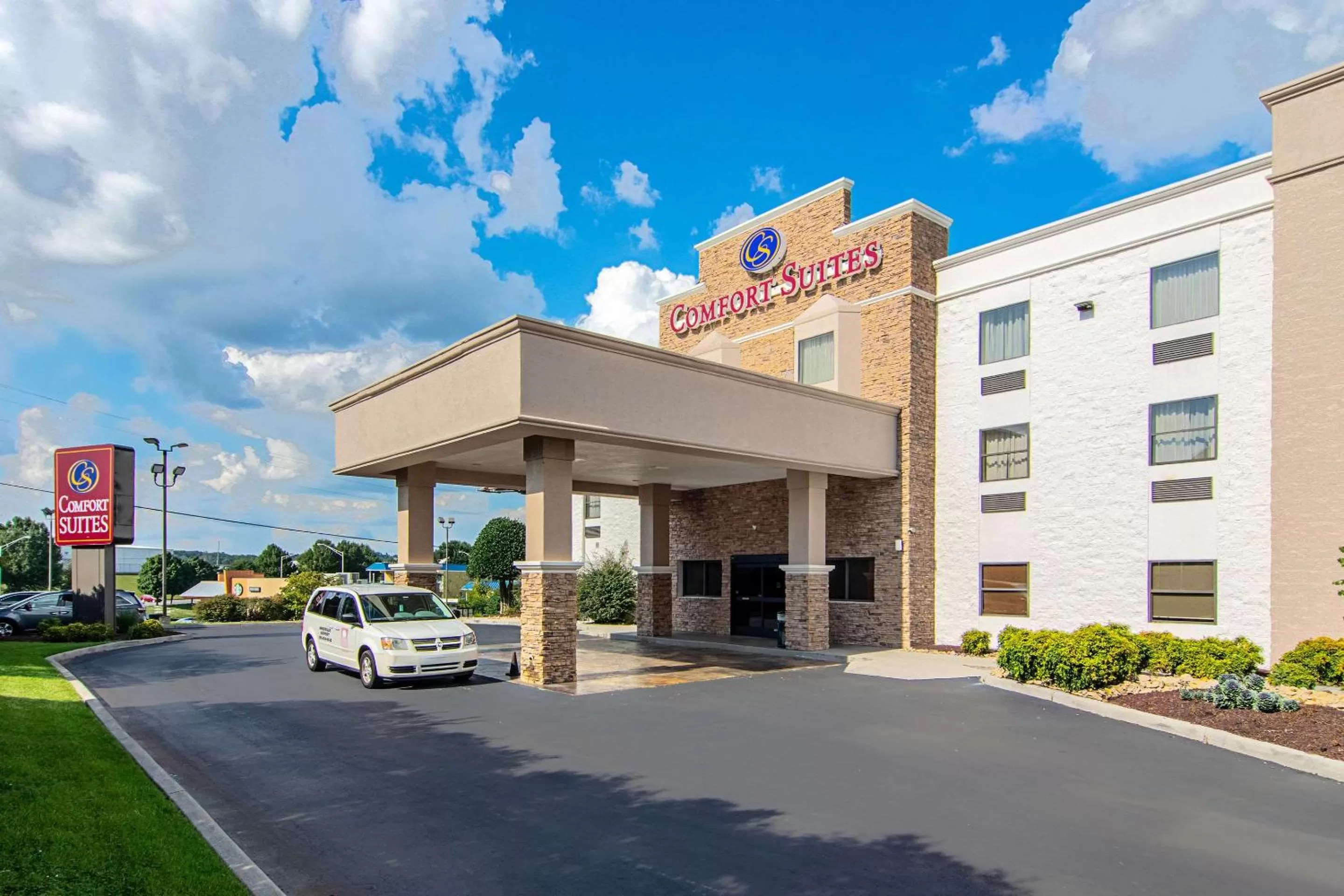 Property building in Comfort Suites Knoxville Airport