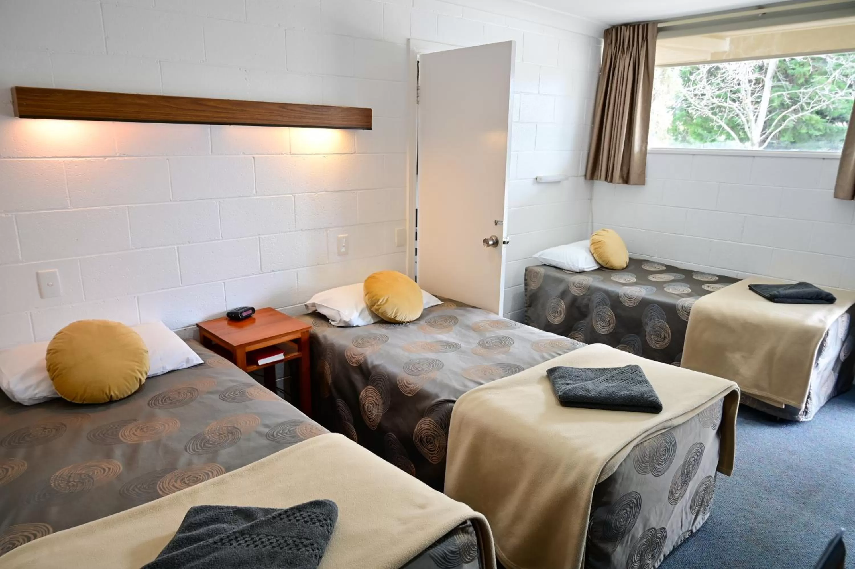 Bed in Byer Fountain Motor Inn