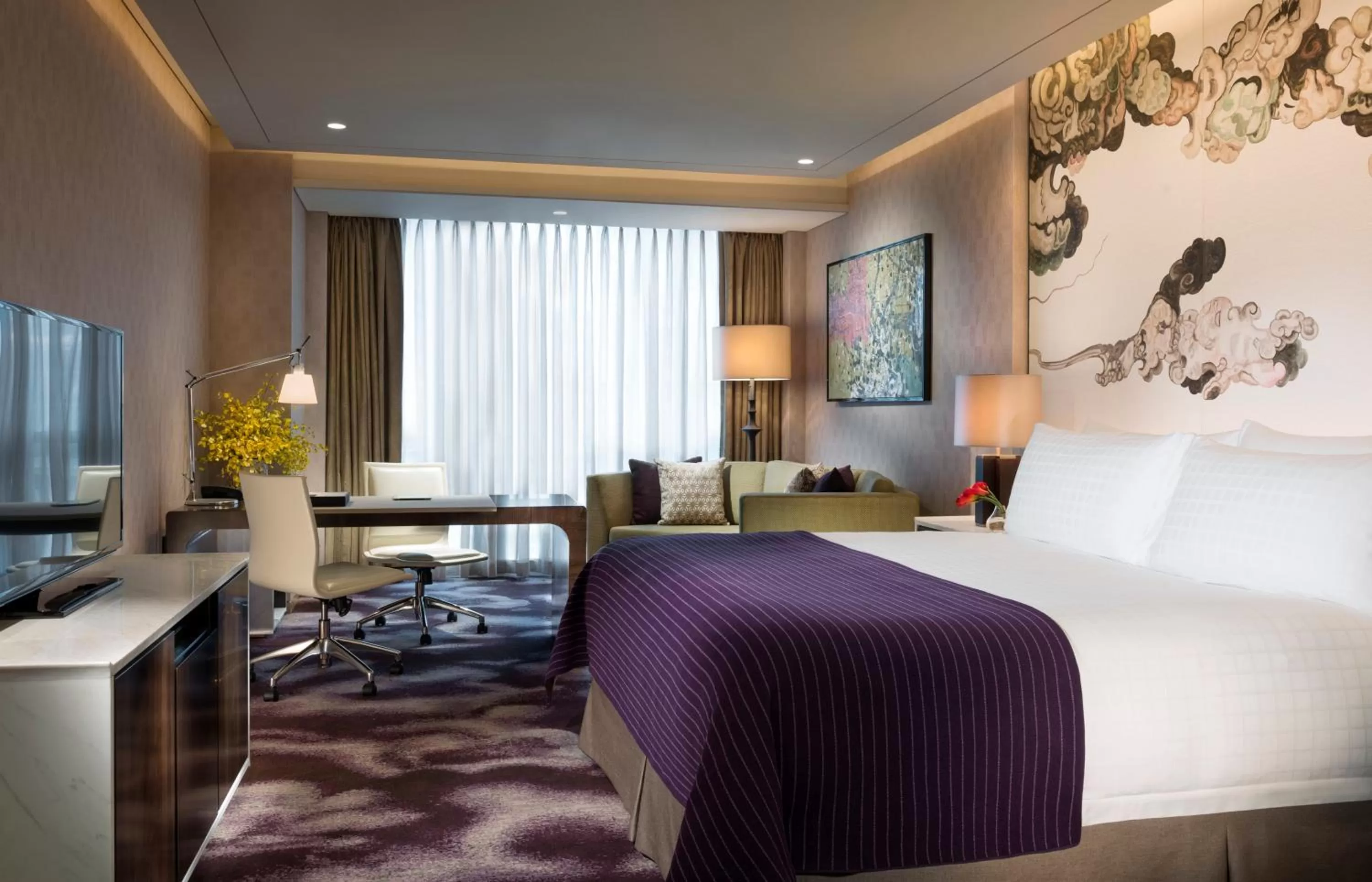 Bedroom, Bed in Four Seasons Hotel Shenzhen