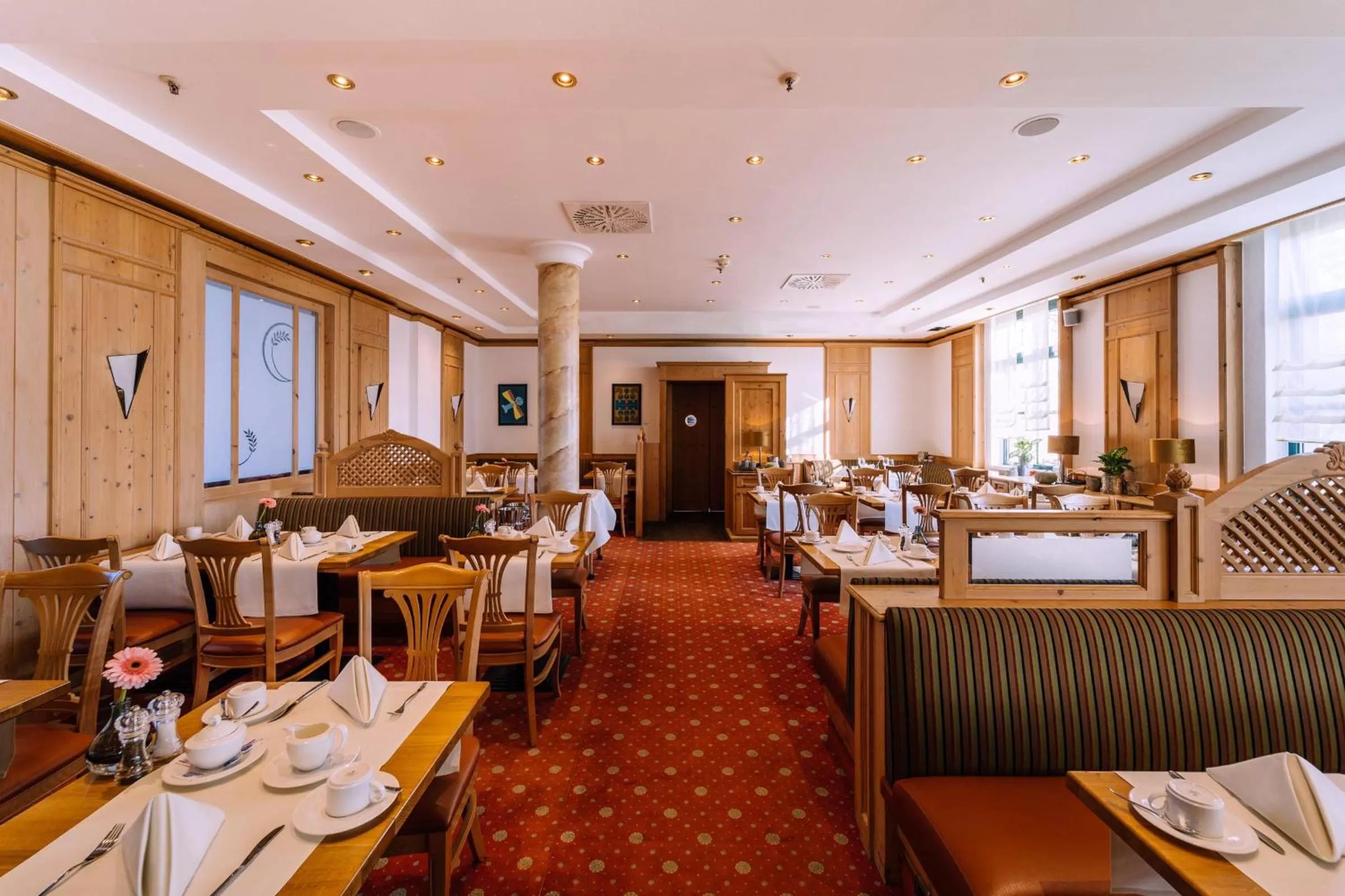 Breakfast in Atomis Hotel Munich Airport by Mercure