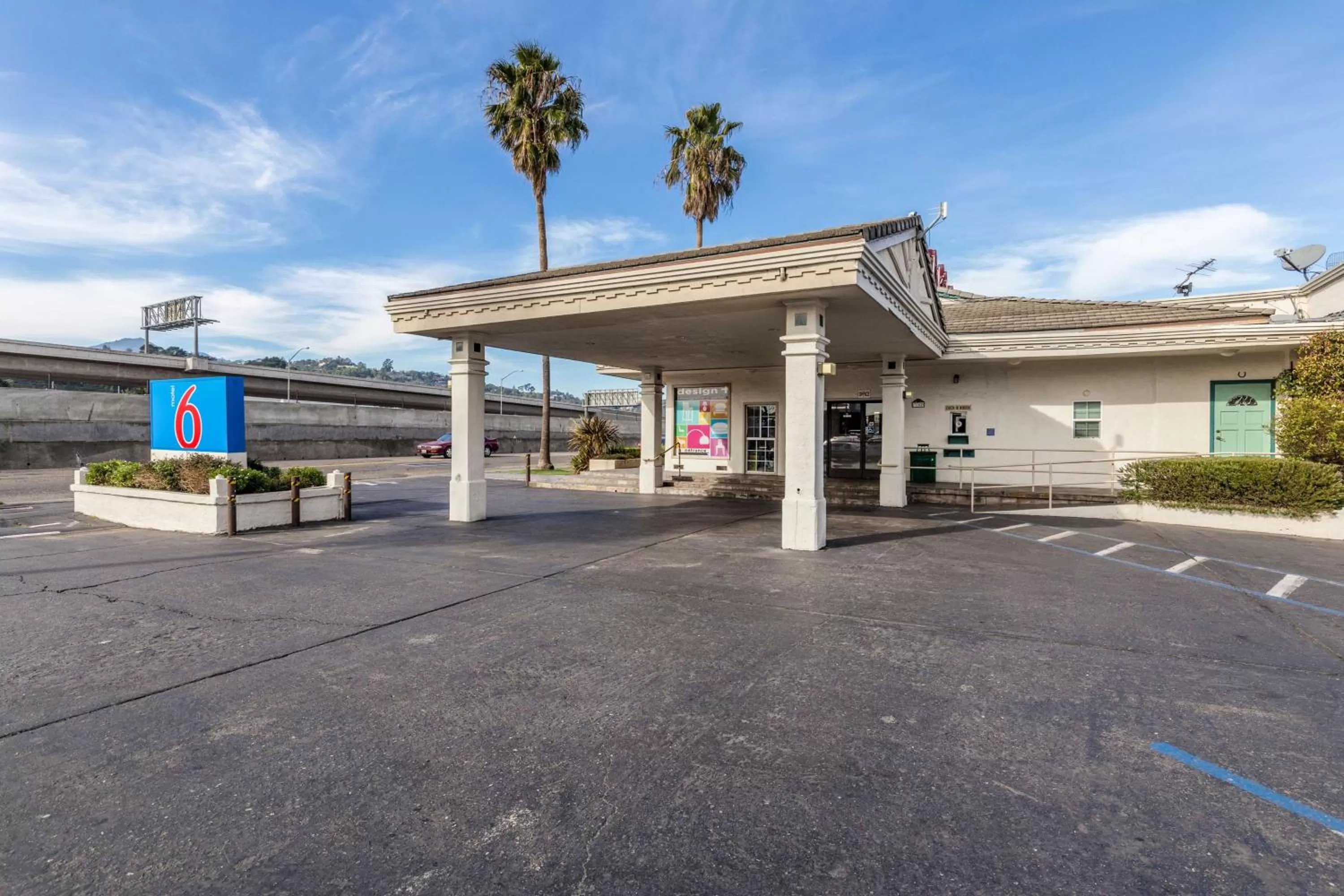 Property building in Motel 6 San Rafael
